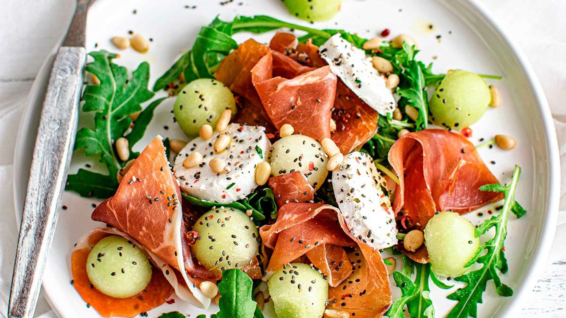 Ensalada de melón, jamón y queso de cabra