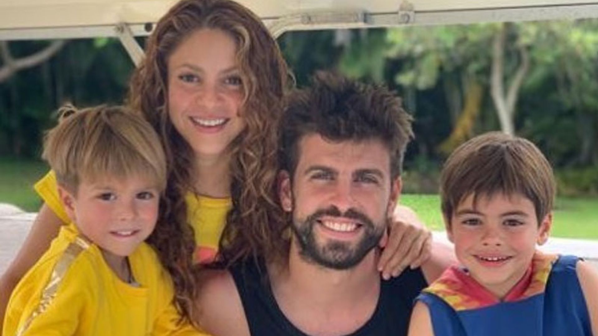 ¡Con sus hijos y en un destino desconocido! Shakira y Gerard Piqué comienzan sus vacaciones