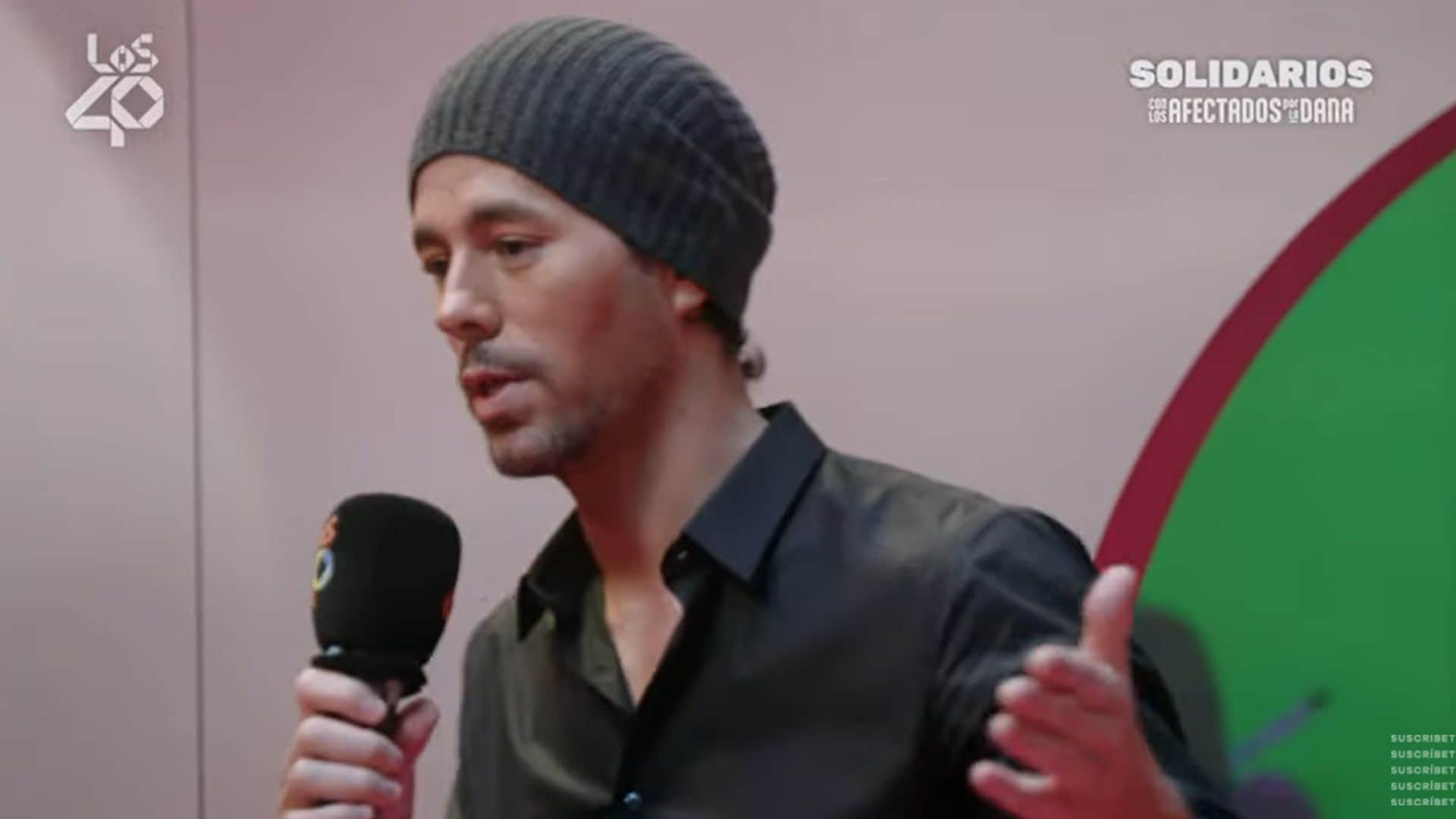 Enrique Iglesias reaparece en Barcelona durante la gala solidaria de Los40 Music Awards