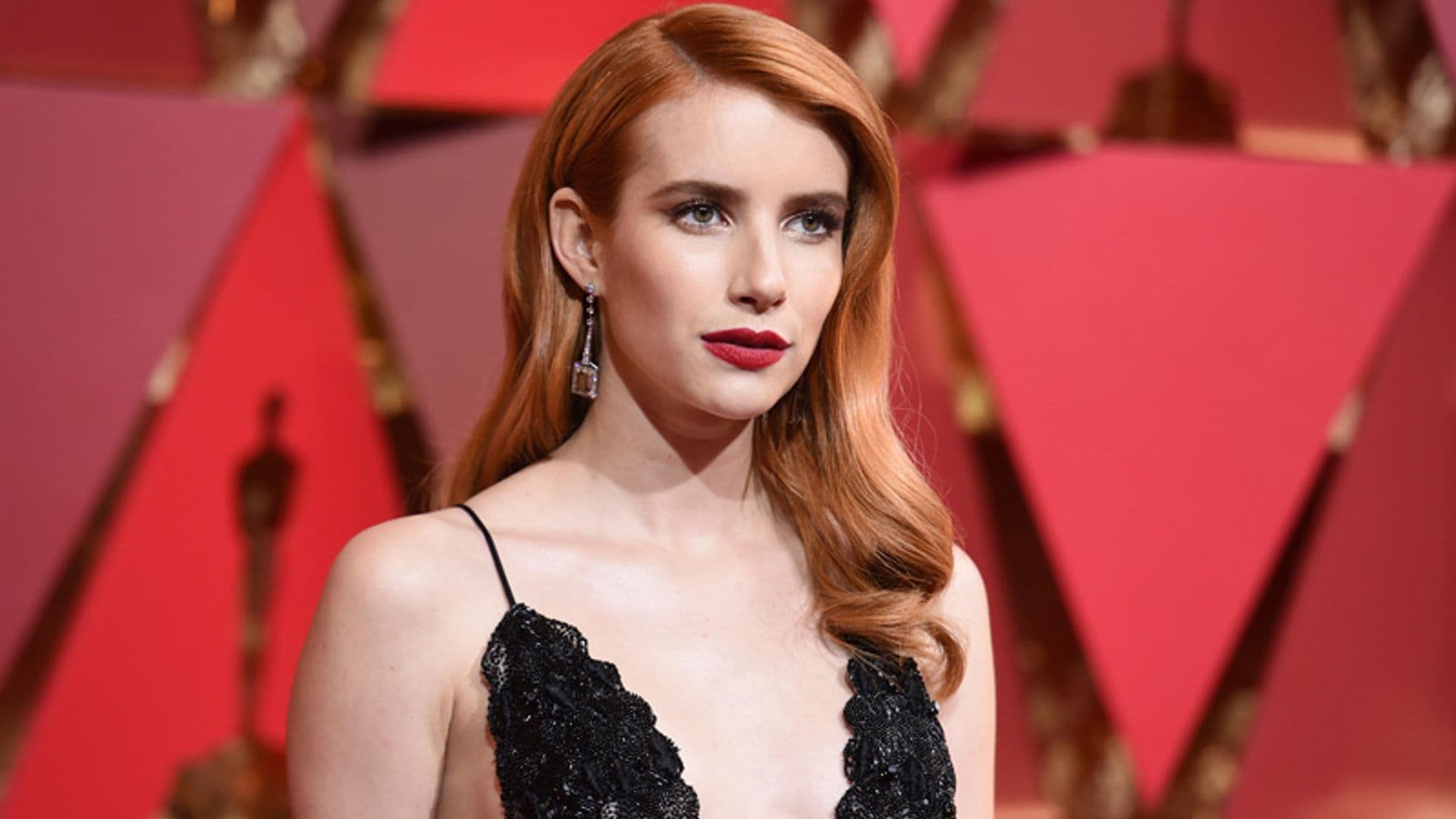 ¿Aplicas bien el colorete? Las claves de Emma Roberts para un maquillaje impecable