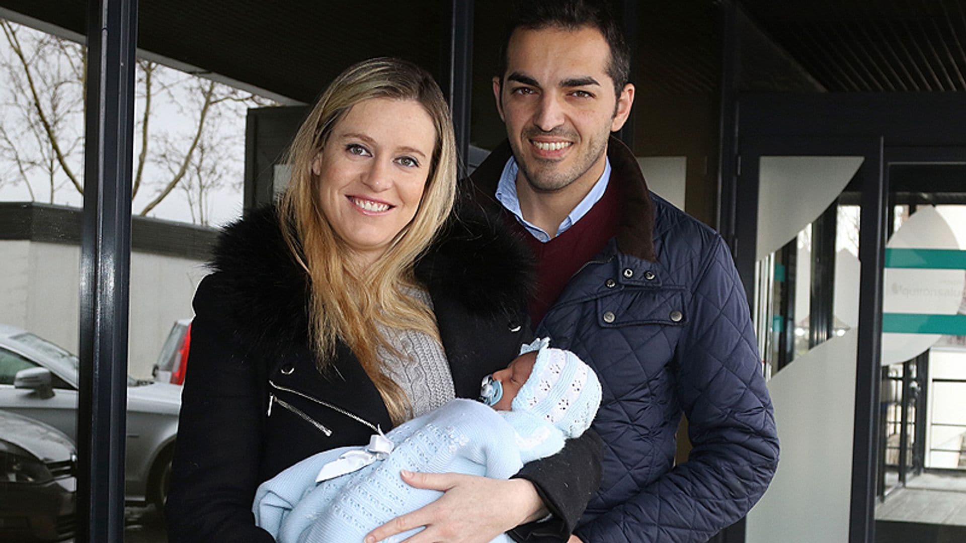 Andrea Prat y su marido presentan a su segundo hijo, Hugo