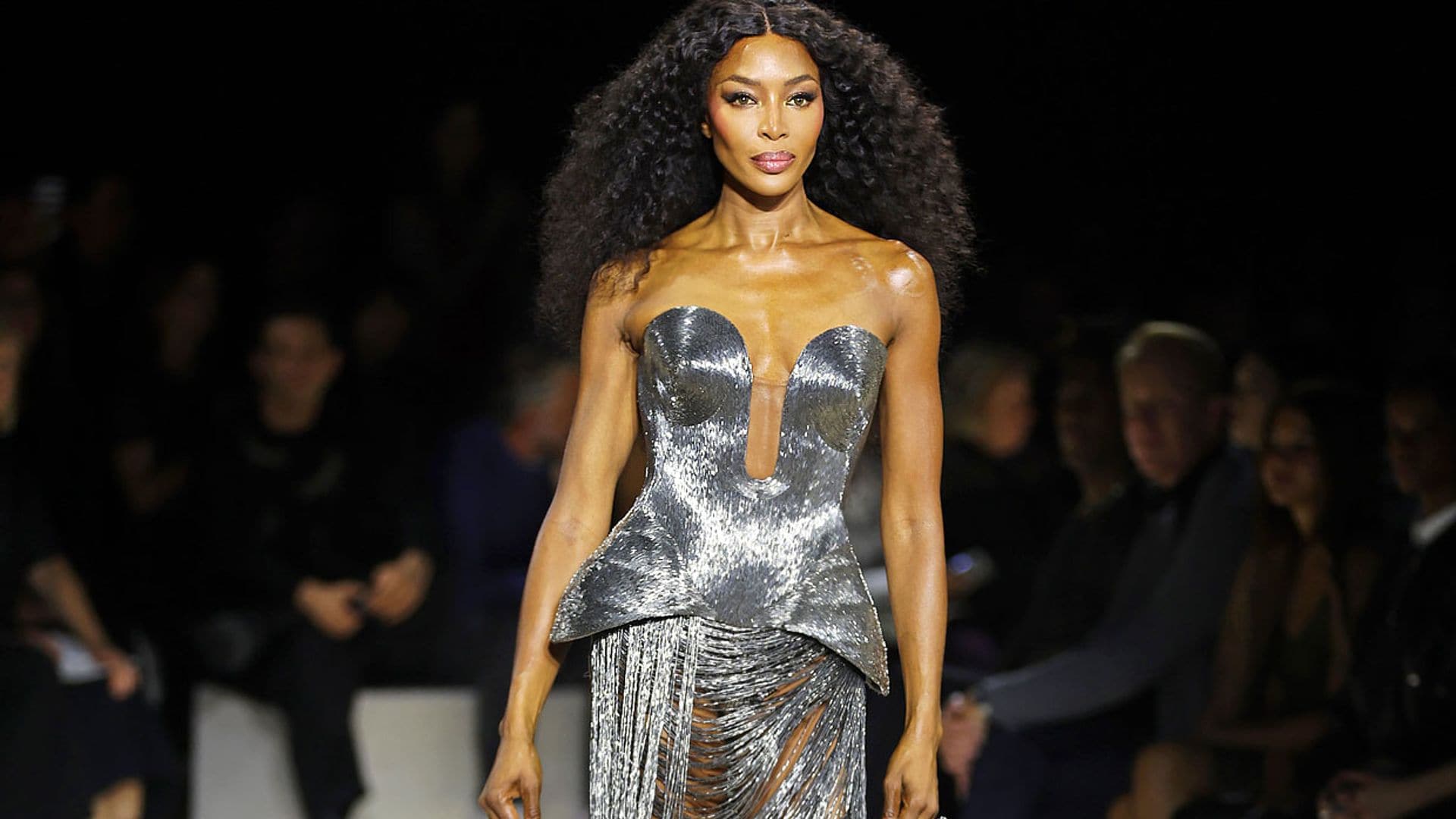 La emoción de Naomi Campbell en el adiós a Sarah Burton ante el comienzo de una nueva era