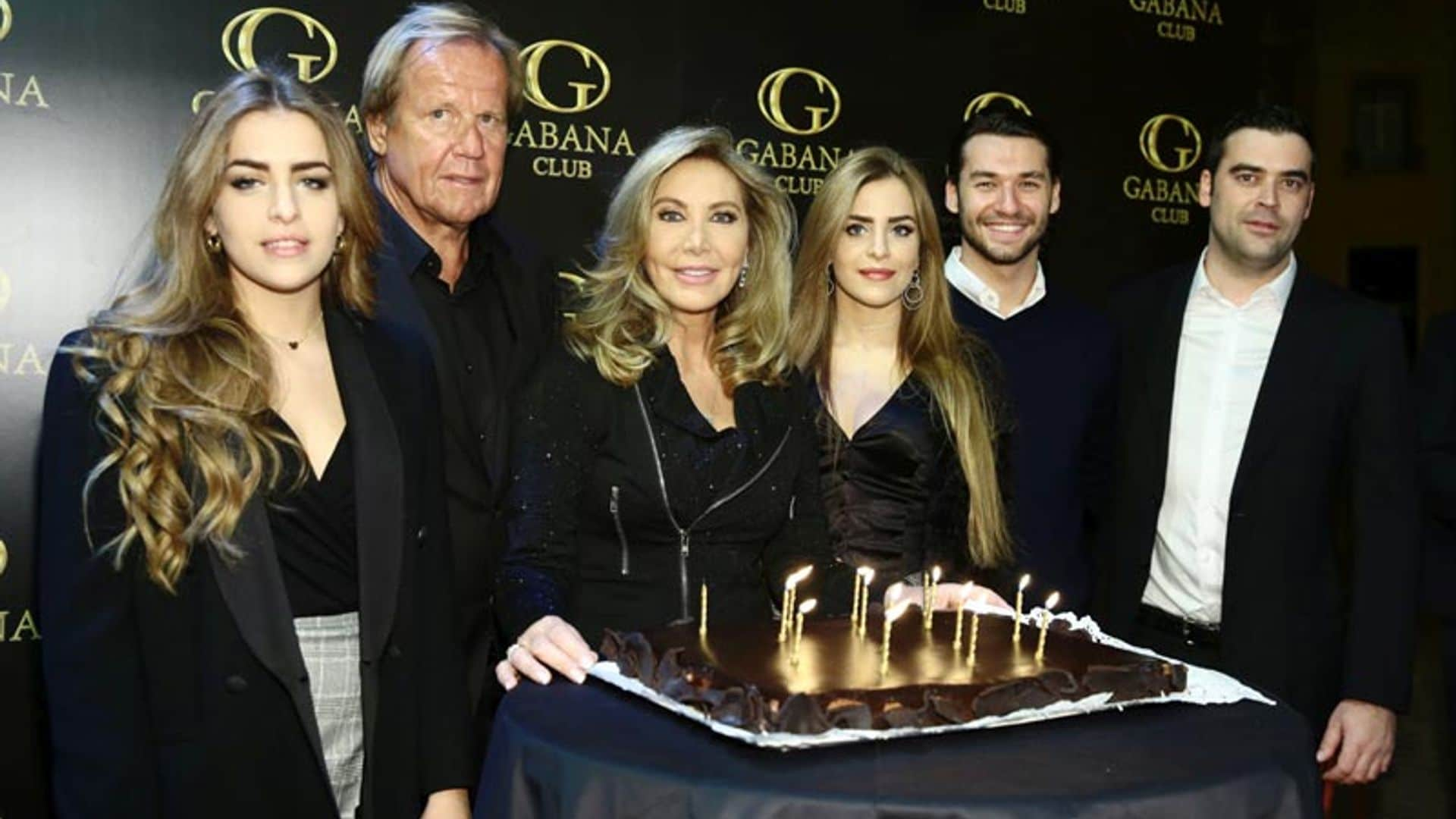 Matthias Kühn, sus hijos y sus sobrinas, la familia arropa a Norma Duval en su cumpleaños