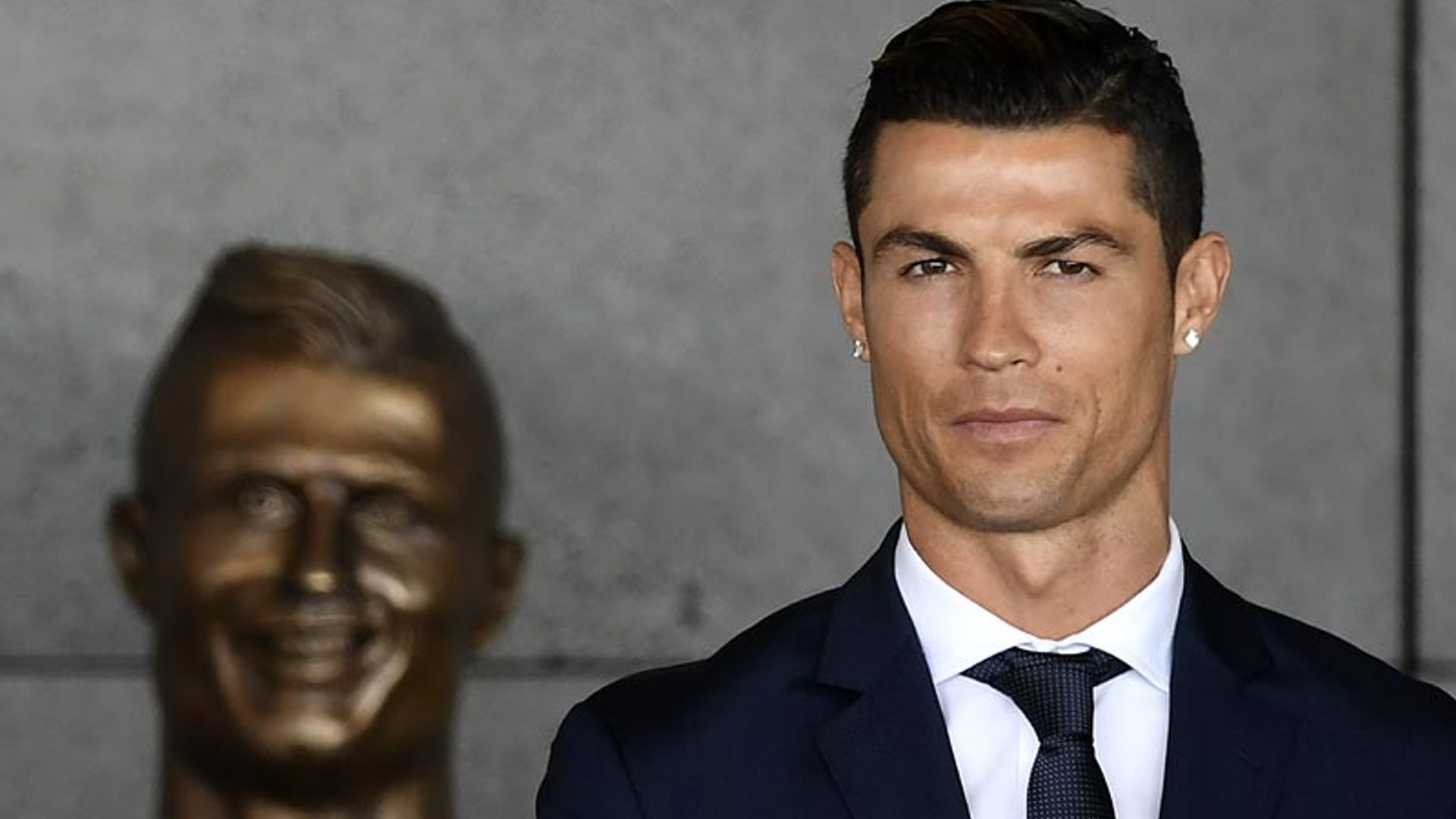 El busto de Ronaldo, el único que consigue robarle el protagonismo en las redes