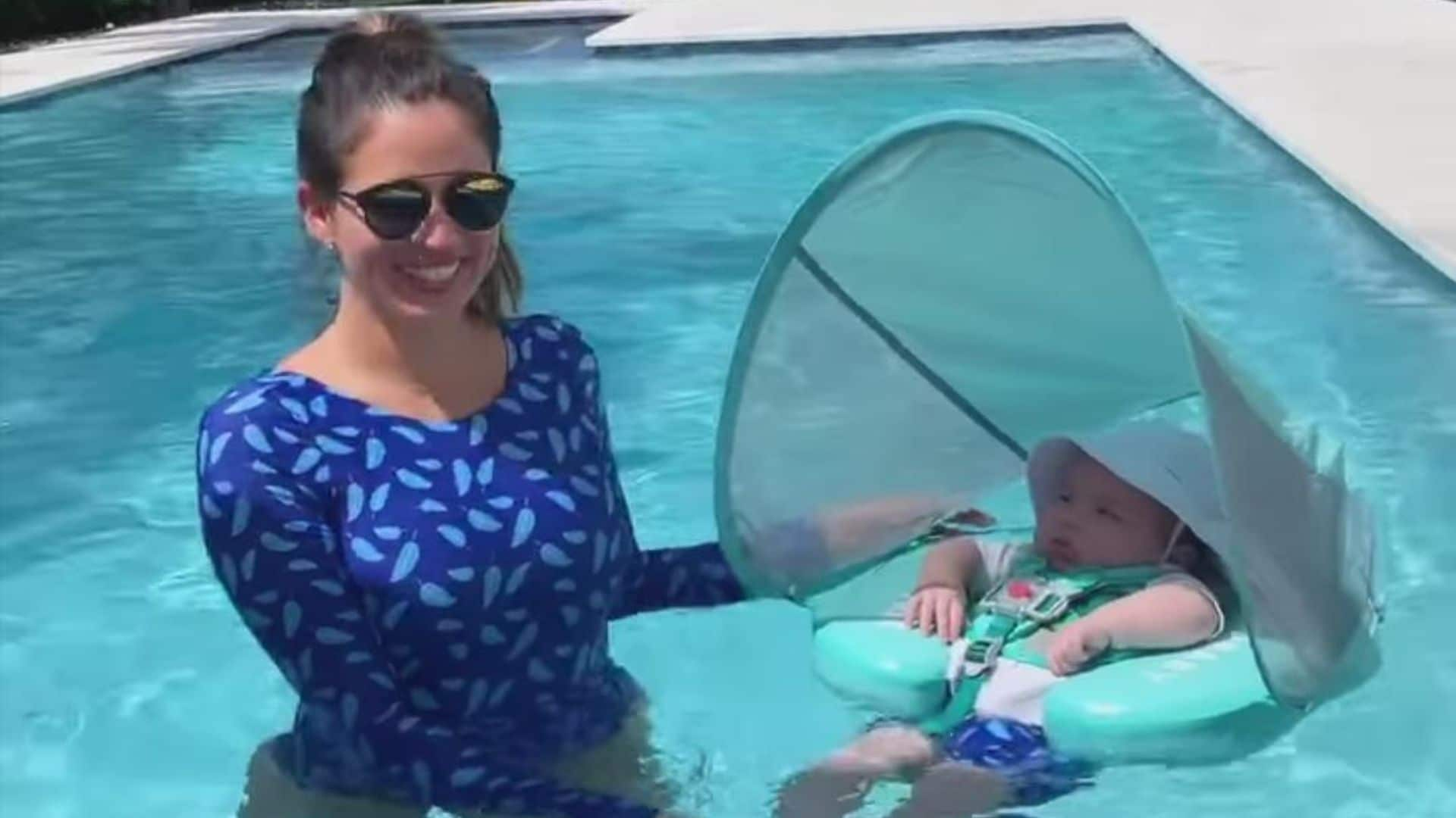 Pamela Silva y baby Ford despiden el verano desde la piscina