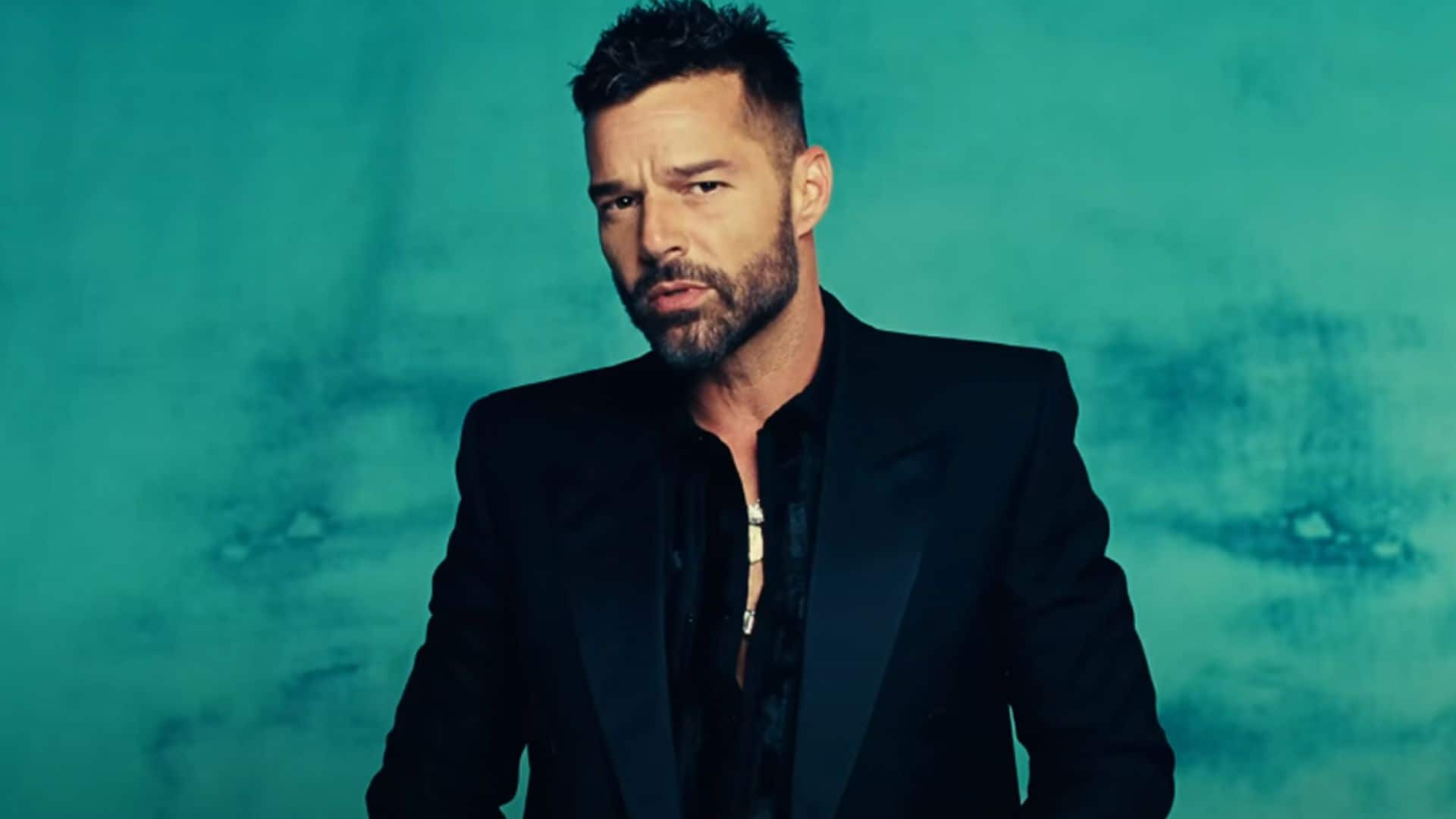 Ricky Martin divide a sus fans con su nuevo (y sorprendente) look