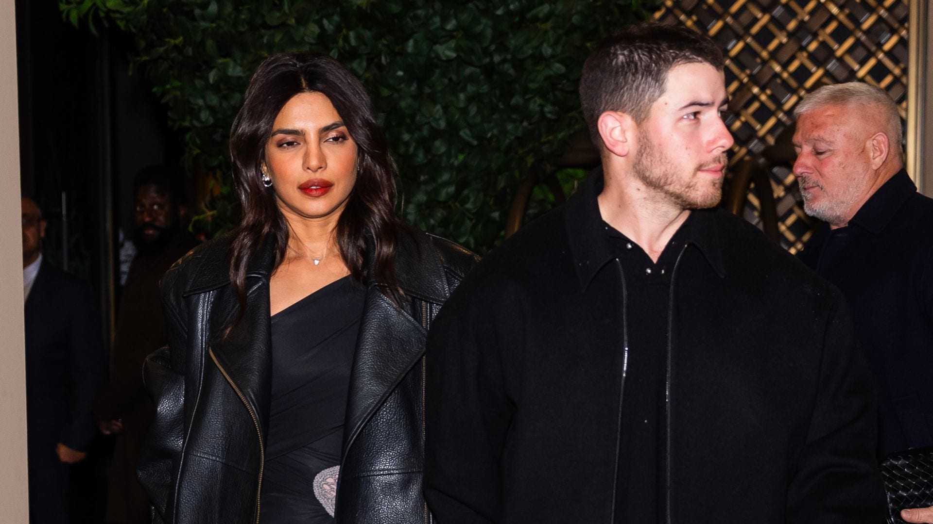 Nick Jonas y Priyanka Chopra coordinan sus 'looks' para celebrar su aniversario