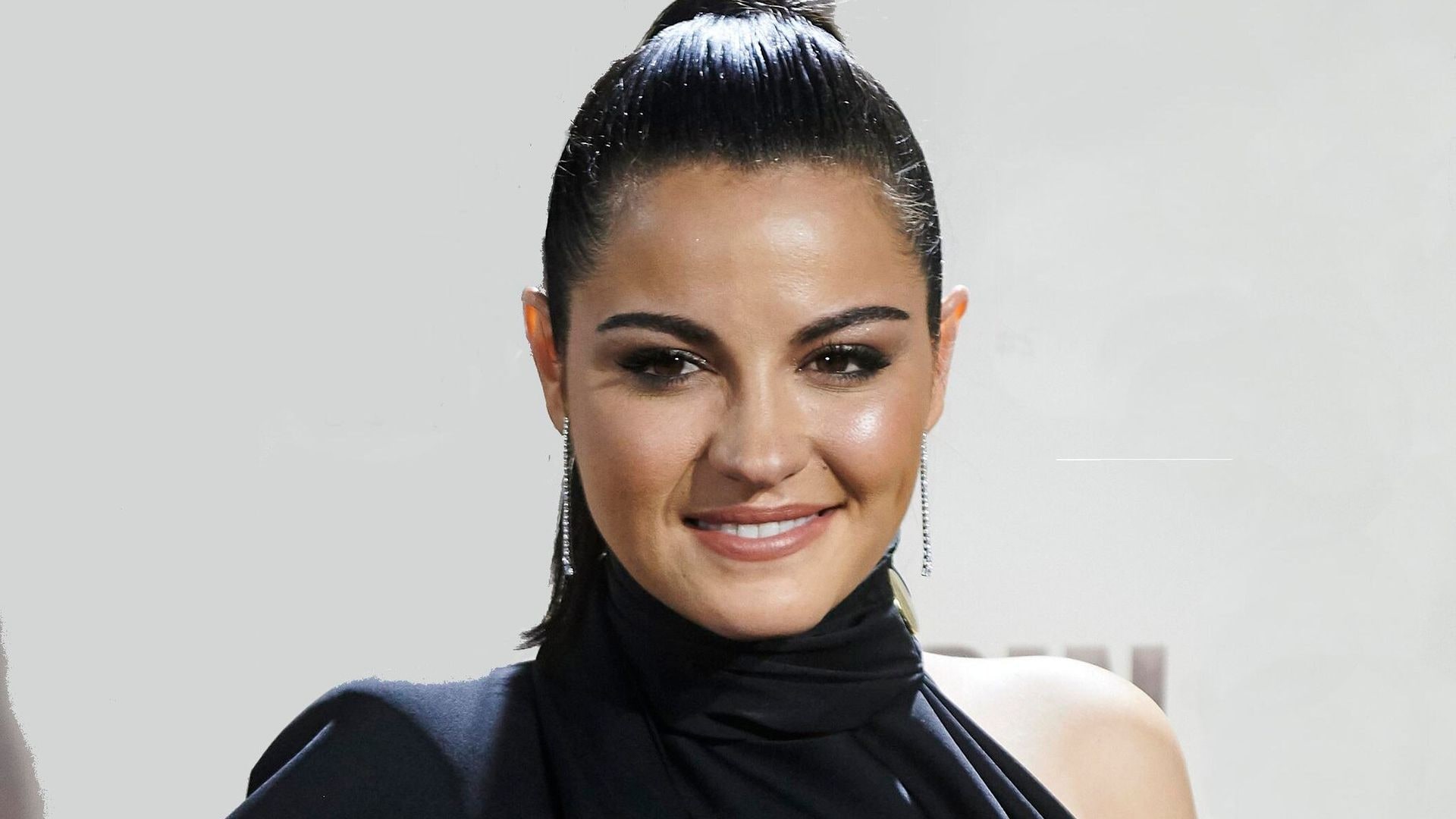 Radiante, Maite Perroni reaparece en un evento público tras convertirse en mamá