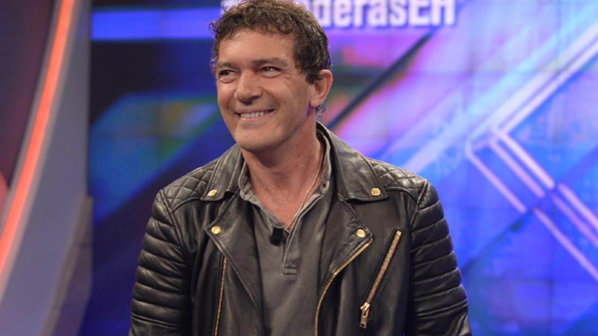 Antonio Banderas ya viste la ropa que él mismo diseña