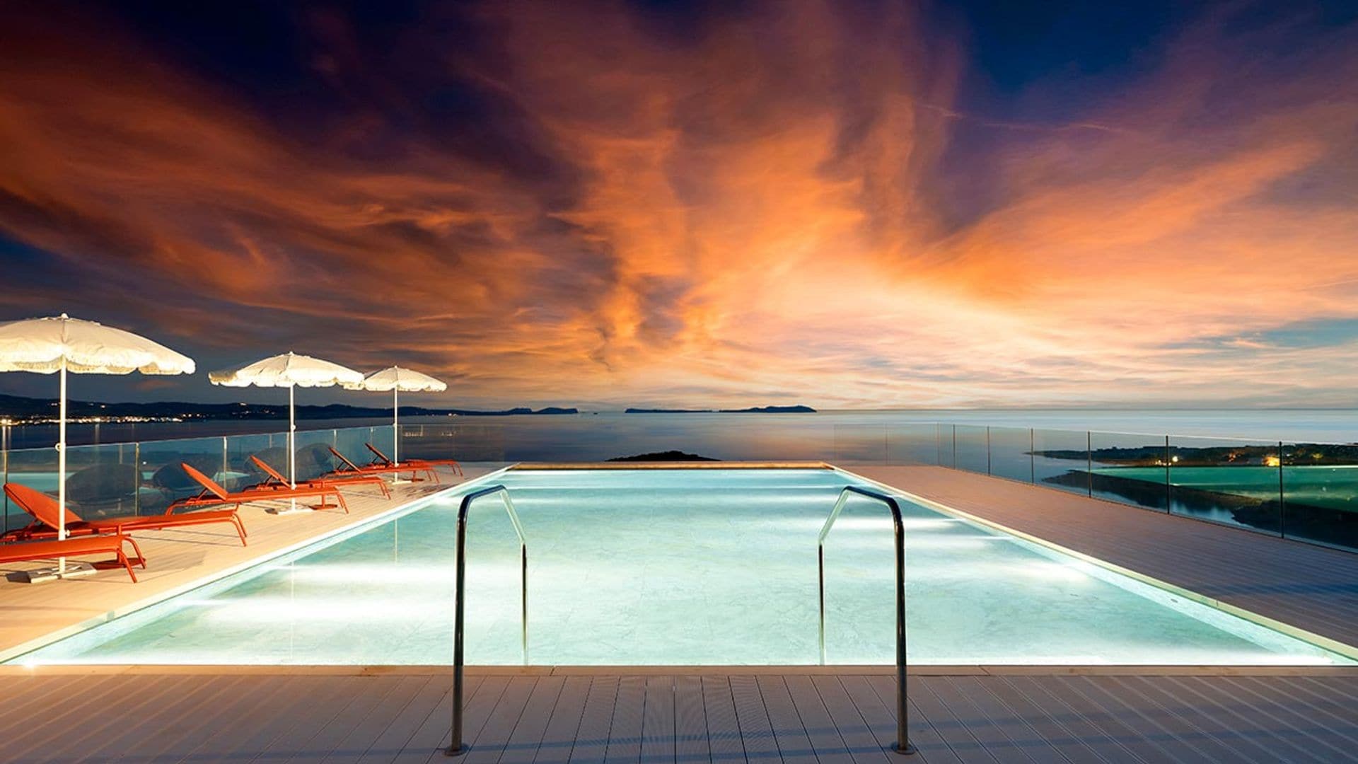 El hotel de Ibiza que sublima los atardeceres