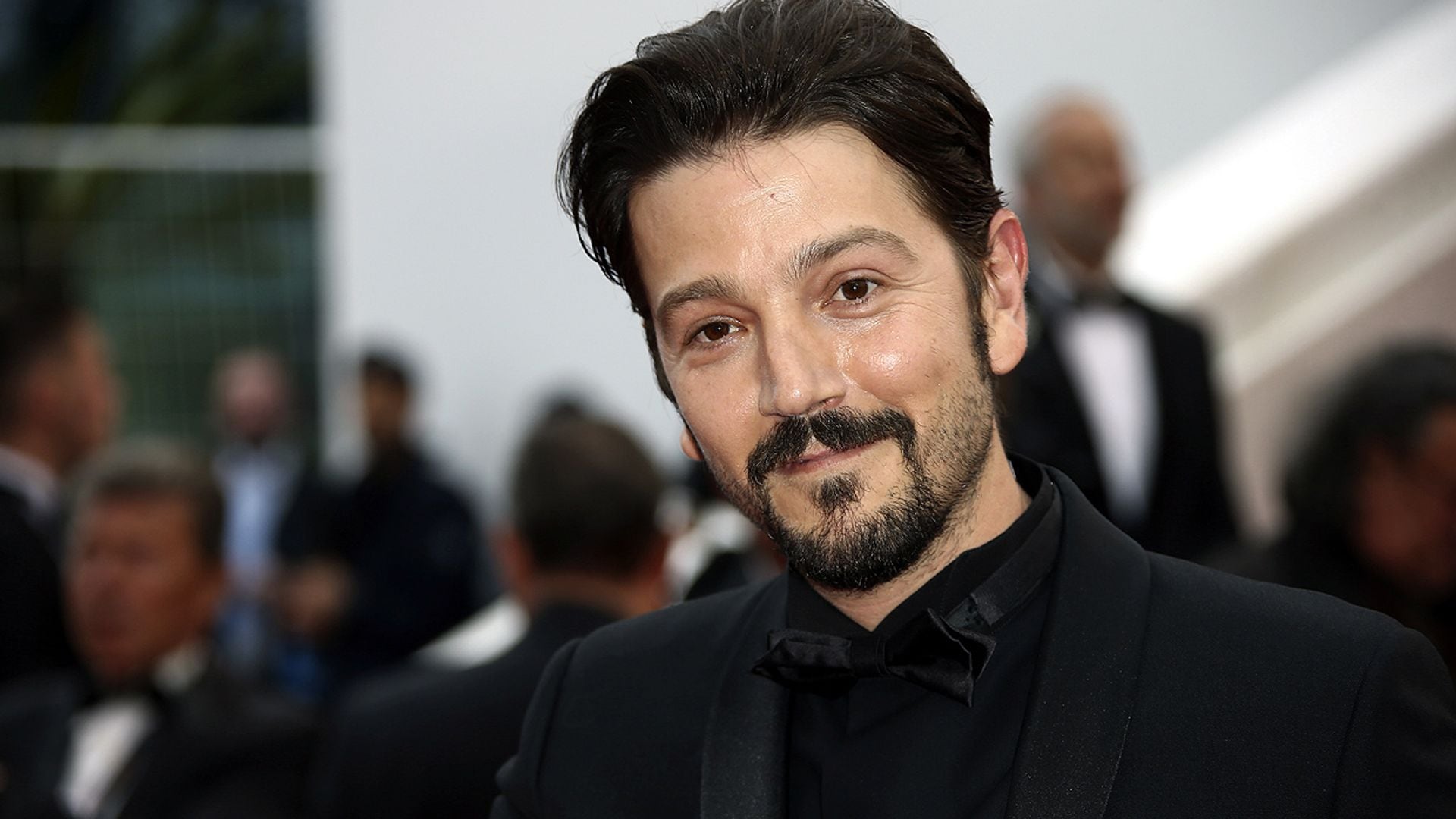 Las dificultades de Diego Luna para manejar su vida familiar durante los rodajes de 'Narcos: México'