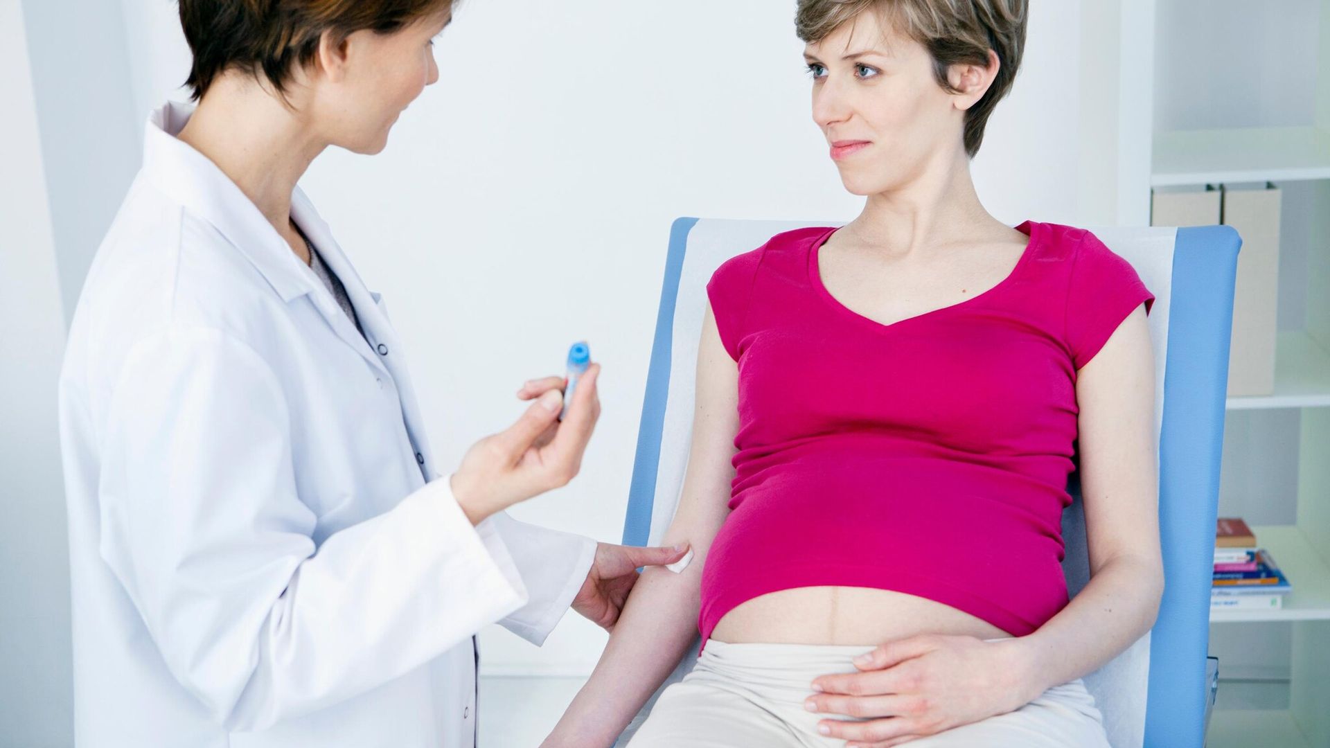 ¿Qué detectan los test prenatales en sangre materna?