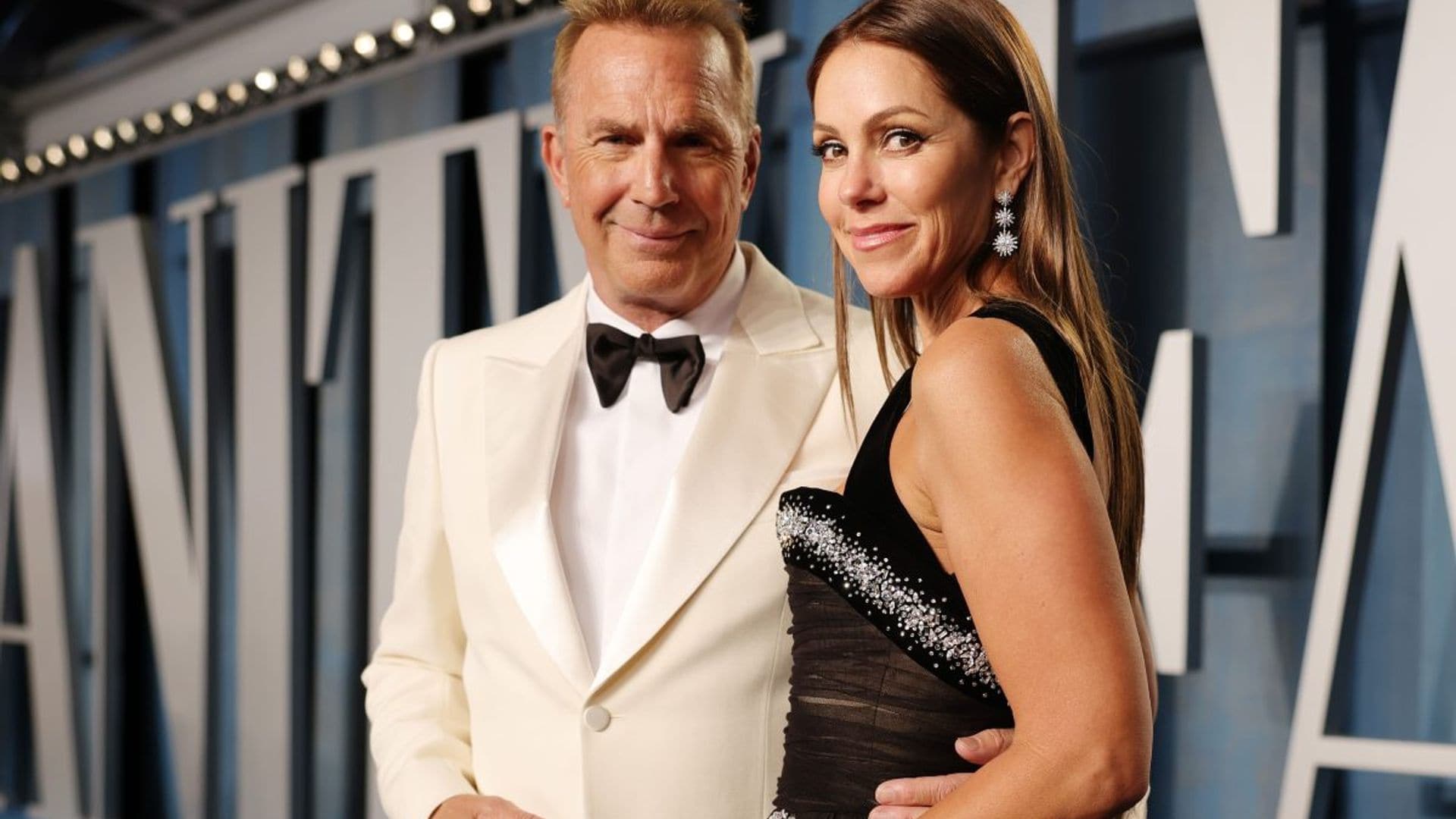 Inesperadamente, Kevin Costner y su ex esposa llegan a un acuerdo de divorcio lejos de la corte