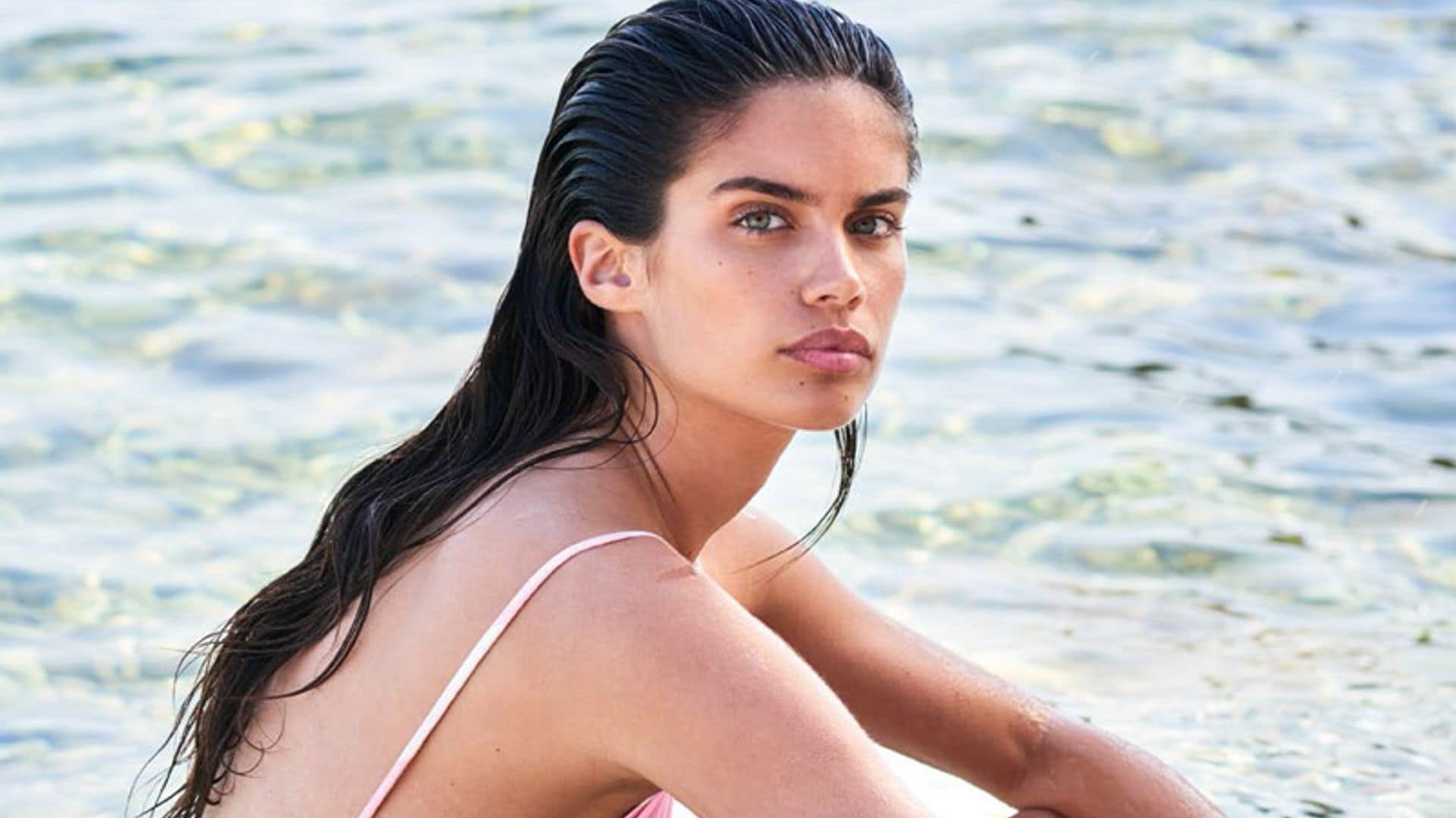 Sara Sampaio desvela sus 6 secretos de belleza para estar radiante todo el año