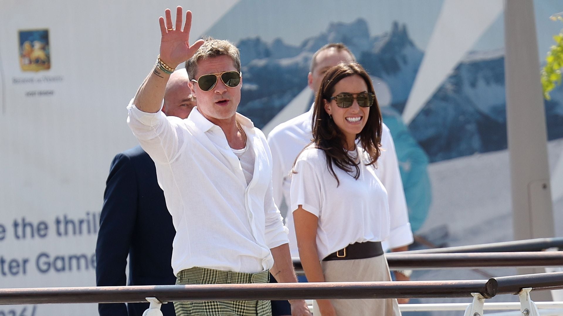 Brad Pitt e Inés de Ramón llegan muy acaramelados a Venecia tras evitar coincidir con Angelina Jolie