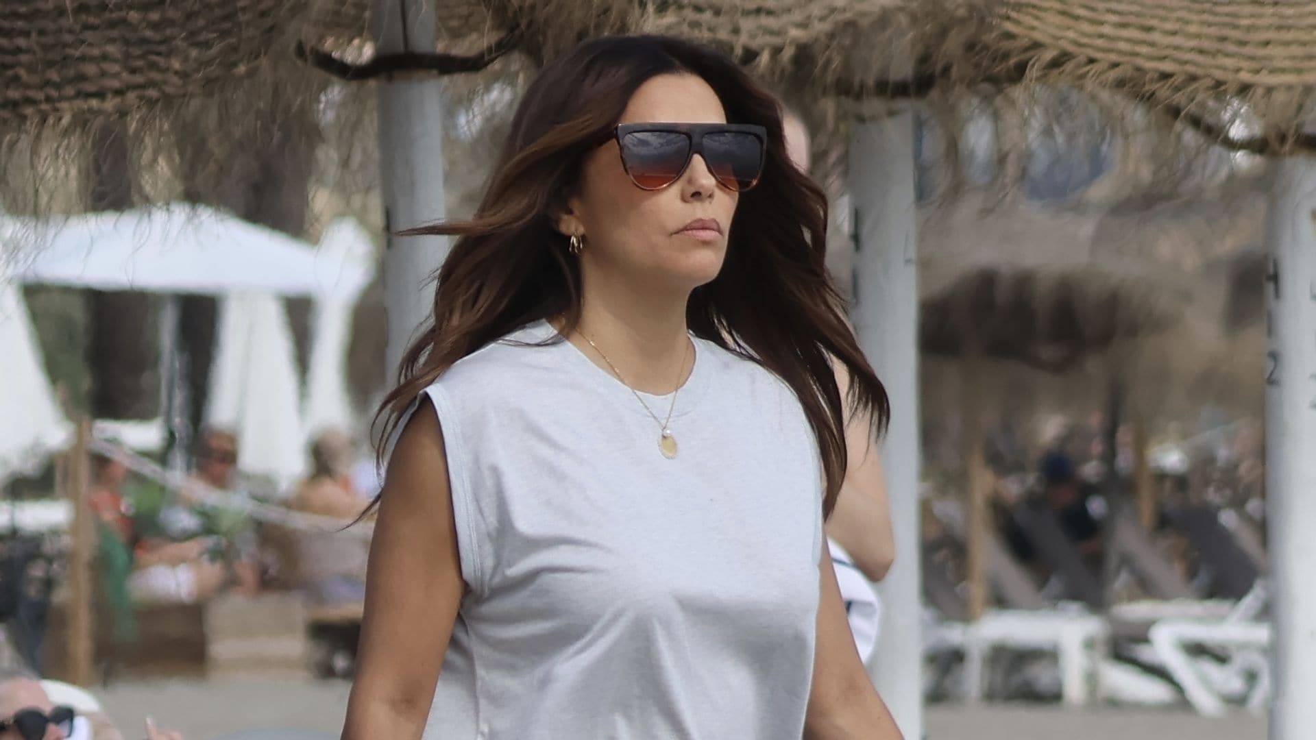 Eva Longoria disfruta con mucho estilo de las playas de Marbella