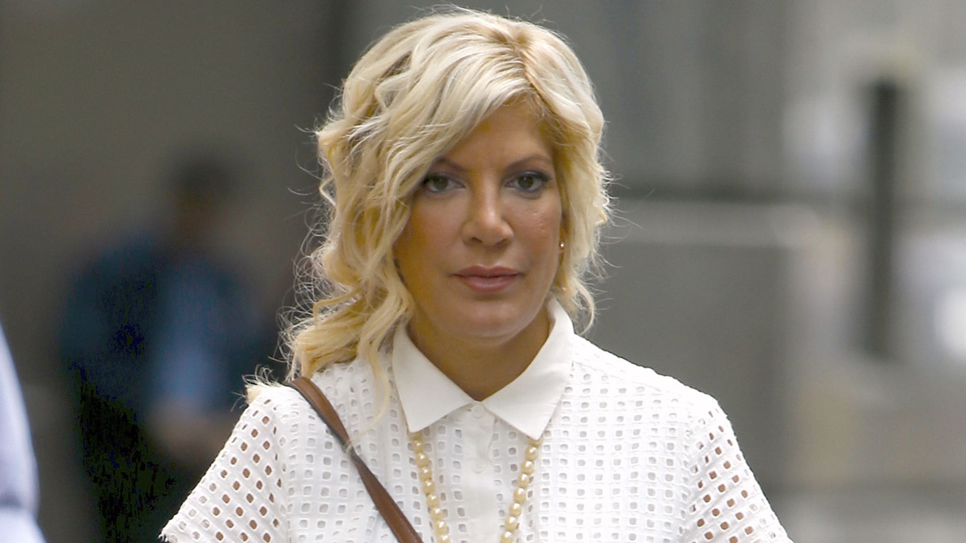 El nuevo susto de Tori Spelling en su etapa más complicada: fue evacuada de su casa por la policía