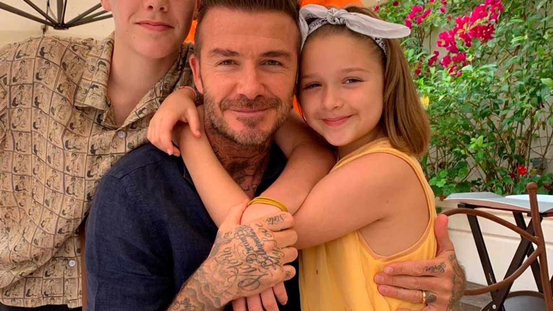 Harper Beckham confirma su pasión por la moda española con un vestido 'denim' de 20 euros