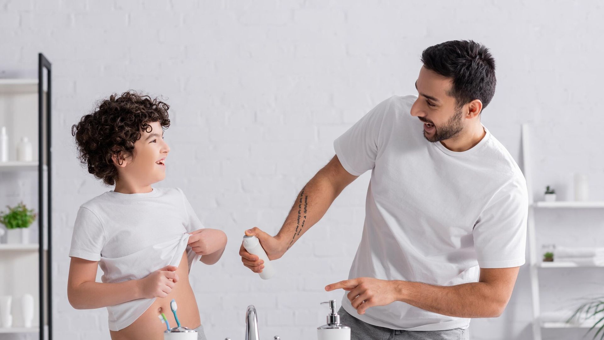 ¿Cuándo pueden usar desodorante los niños?