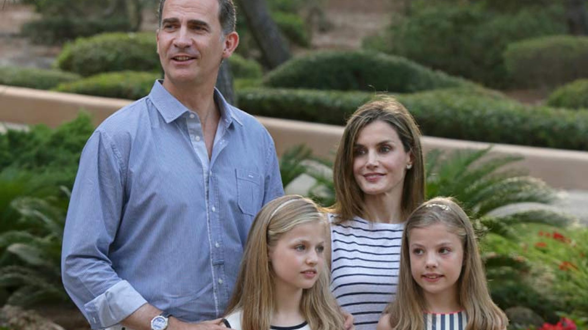 Los Reyes abren las puertas de su jardín de verano en el Palacio de Marivent