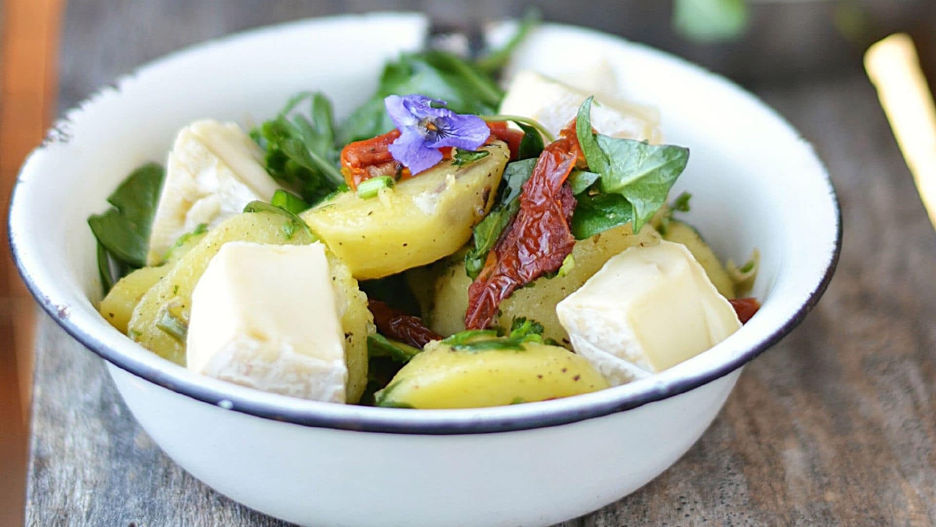 Ensalada de camembert y patata