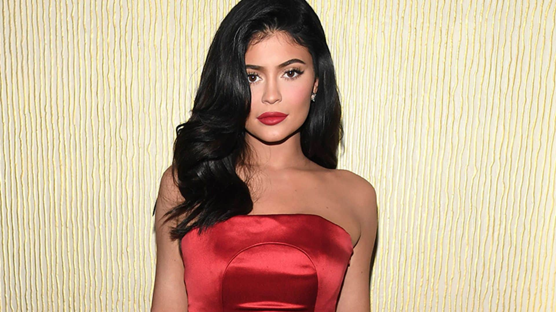 Kylie Jenner enseña a su madre su mejor secreto de belleza: cómo se maquilla los labios