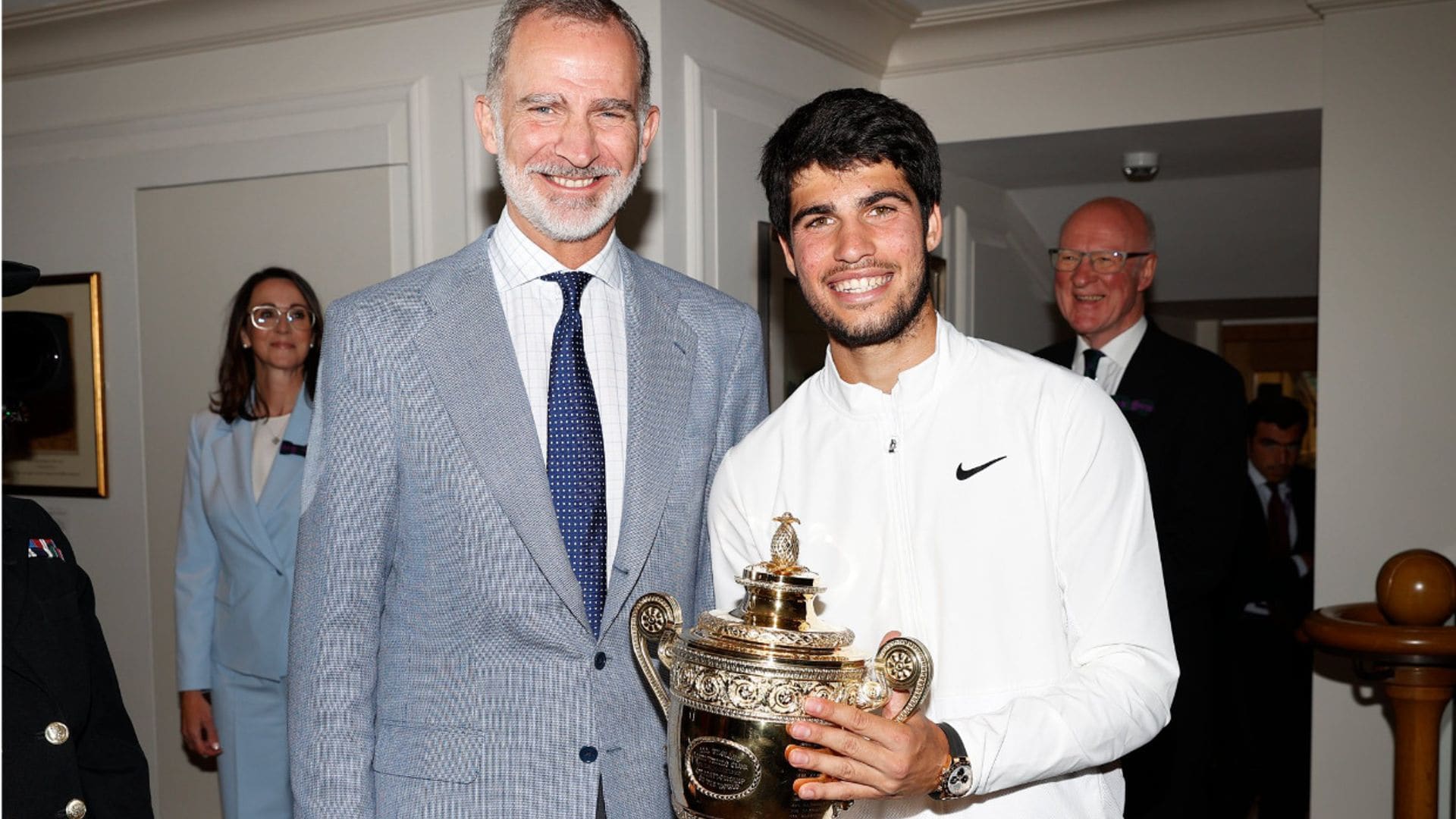 El rey Felipe vibra con la victoria de Carlos Alcaraz en la Catedral del tenis