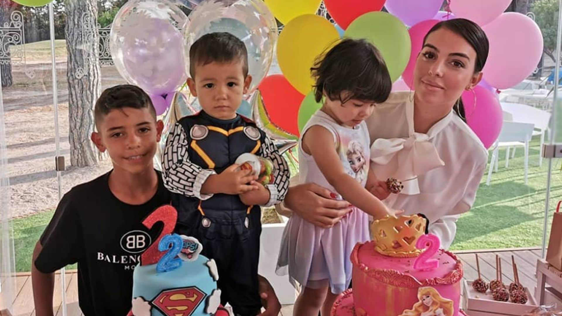 Princesas, superhéroes y castillo hinchable: los hijos de Georgina y Cristiano alucinan con su fiesta de cumpleaños