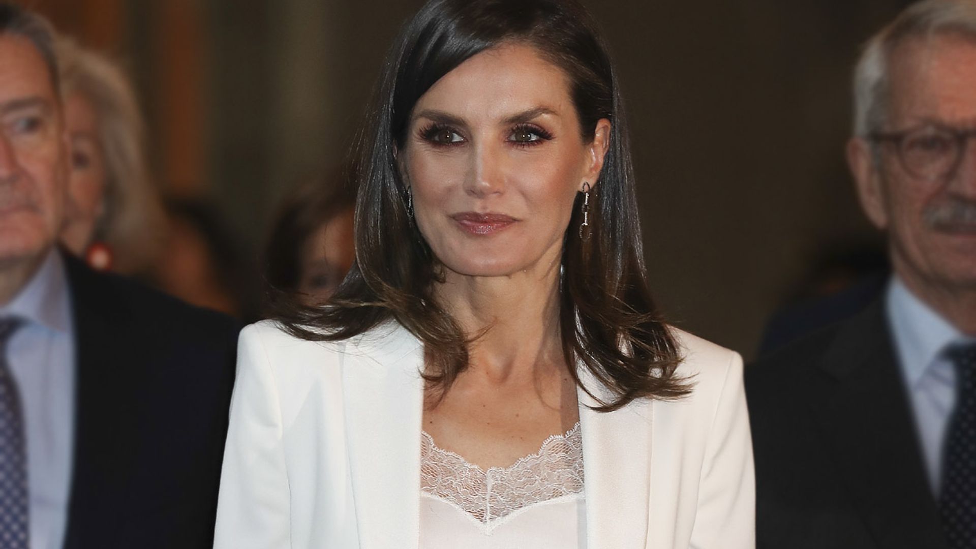 Diez básicos que definen el estilo de entretiempo de doña Letizia