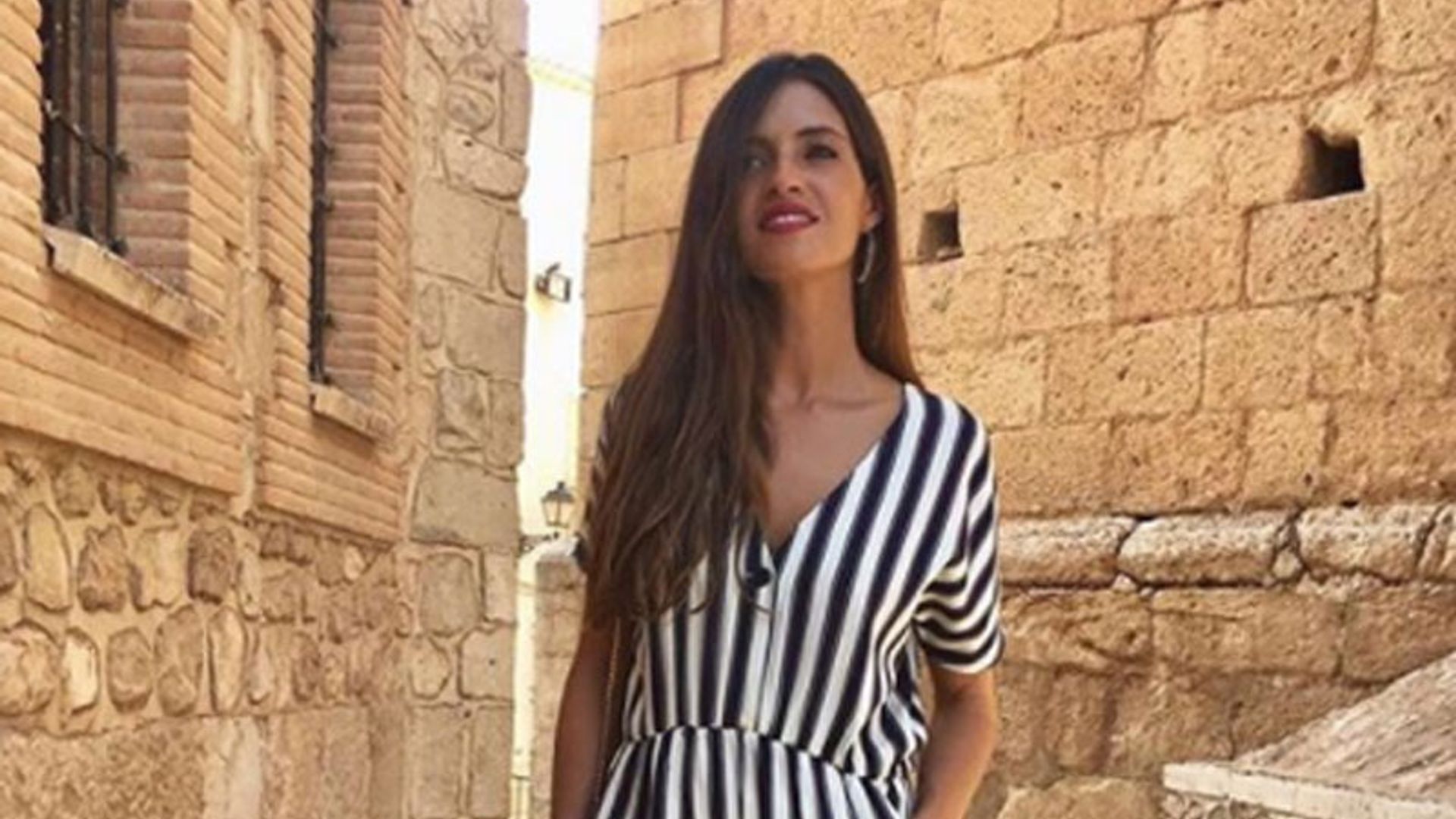 Sara Carbonero vuelve a triunfar con su perfecto 'look' de invitada