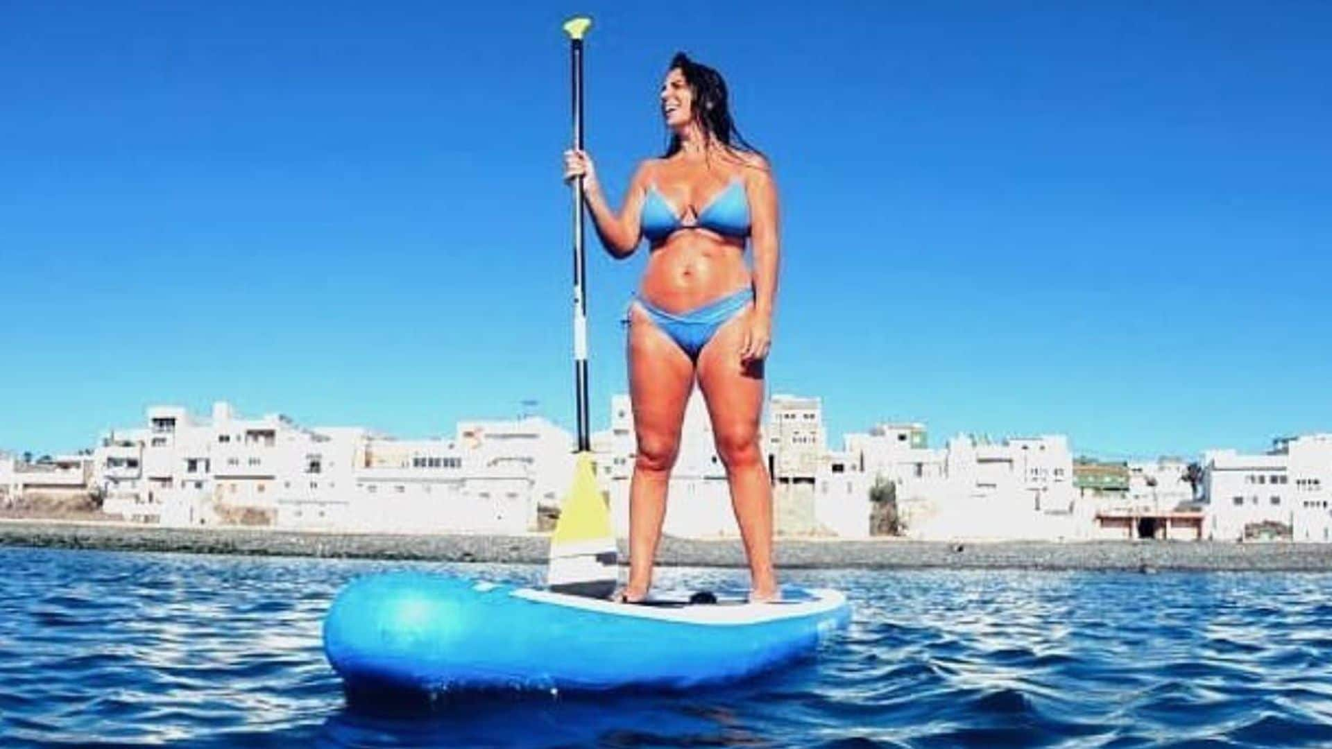 Tras arrasar con sus vídeos de baile, Anabel Pantoja demuestra su pericia con el paddle surf