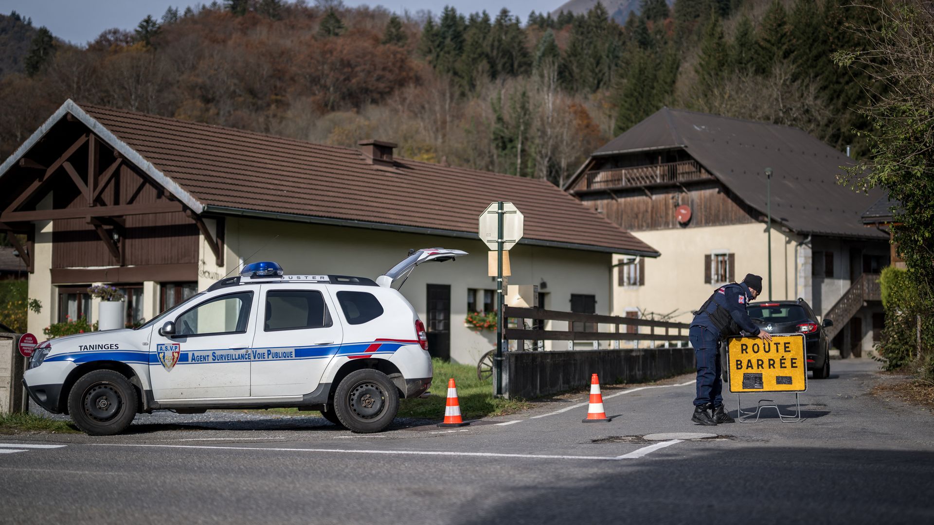 Tragedia en Francia: hallan a tres niños muertos en su casa y buscan a la madre como principal sospechosa