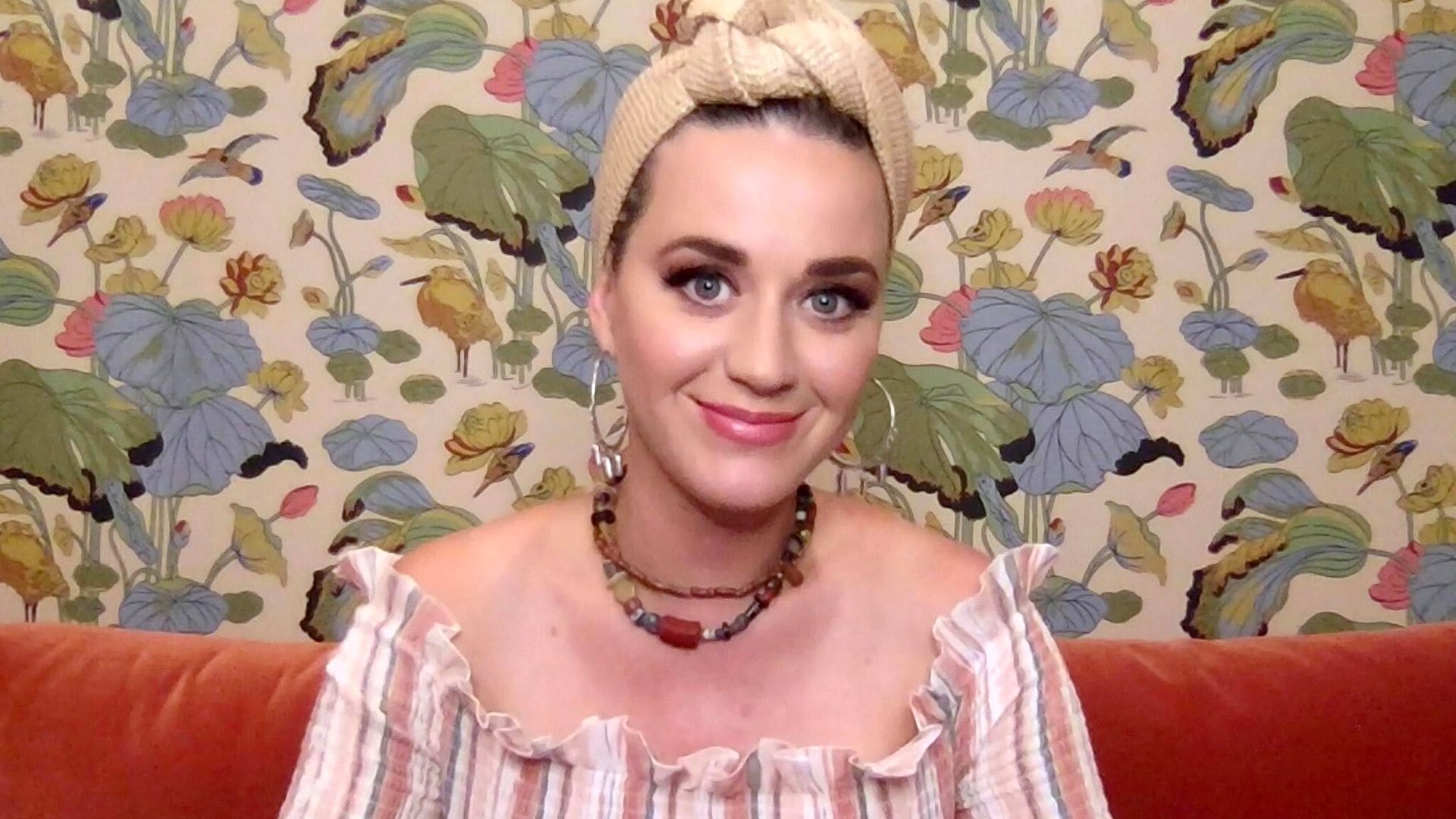 Katy Perry, embarazada, ofrece a sus fans un recorrido por la habitación de su futuro bebé