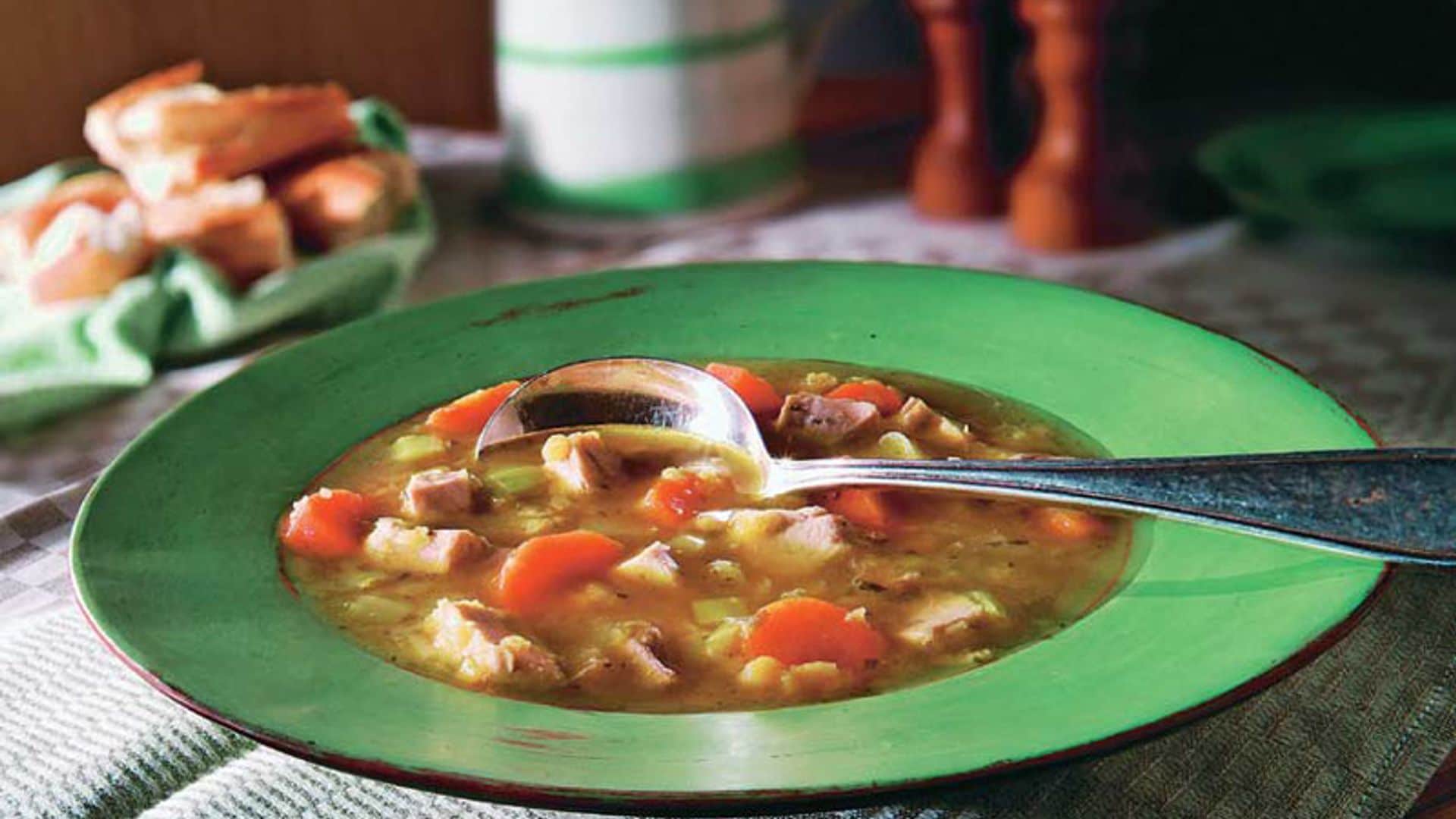 Sopa minestrone de pavo al aroma de tomillo