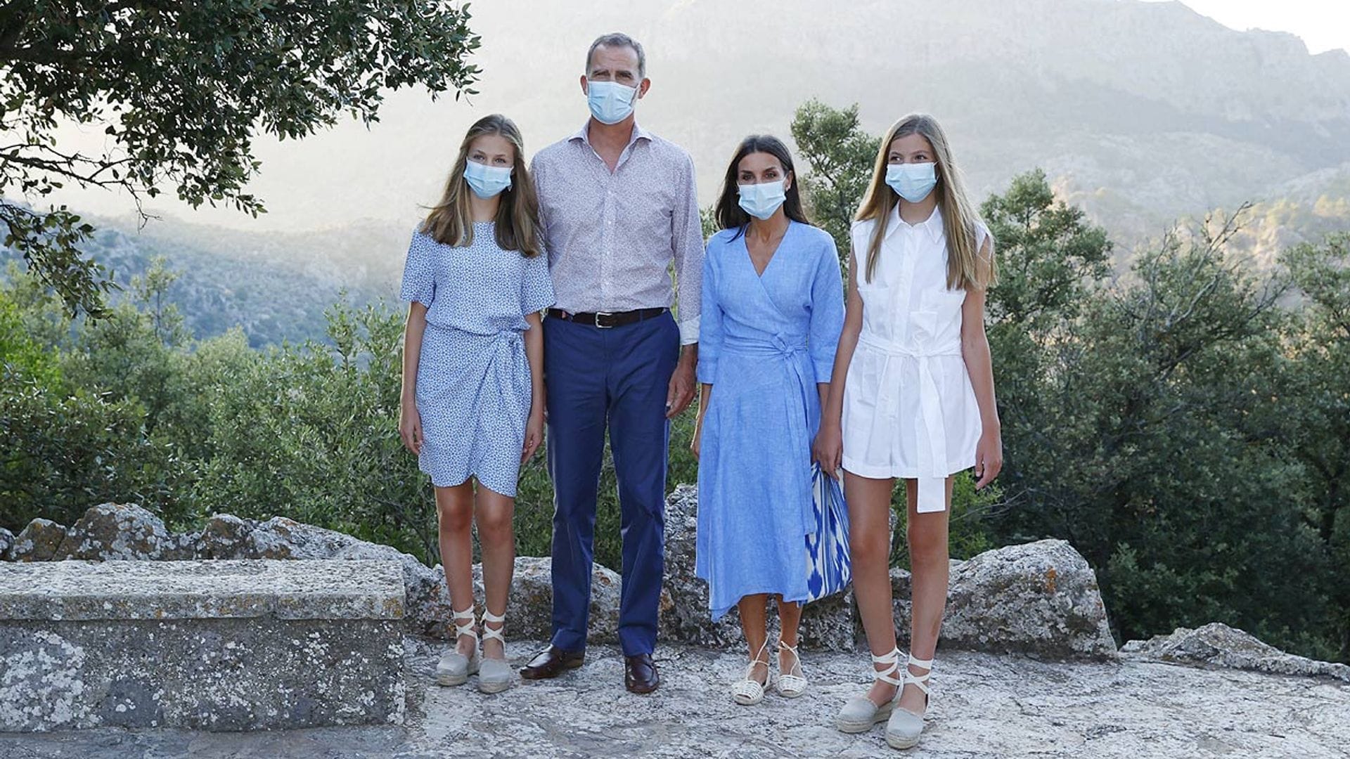 Los Reyes y sus hijas visitan la Sierra de Tramontana y el Santuario de Lluc en su primer plan familiar en Mallorca