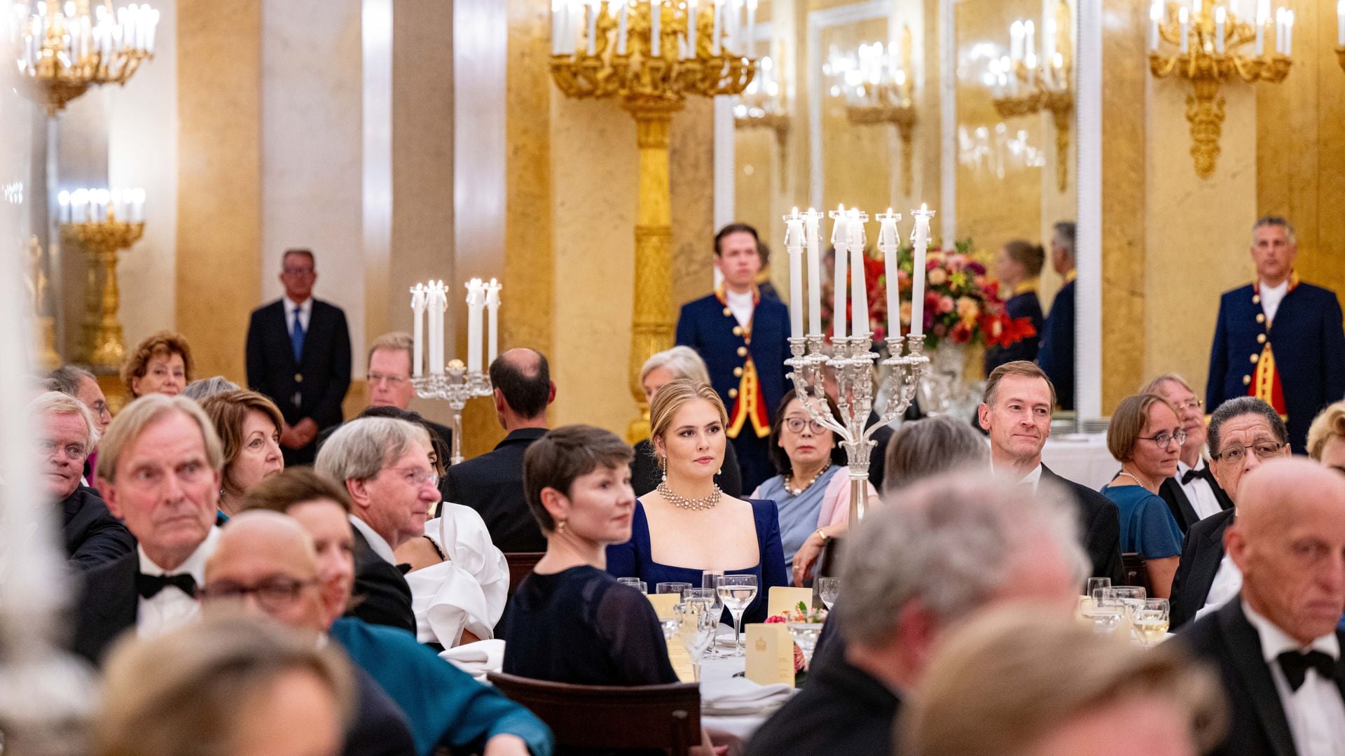 Amalia de Holanda en la cena del Consejo de Estado el 18 de septiembre de 2024