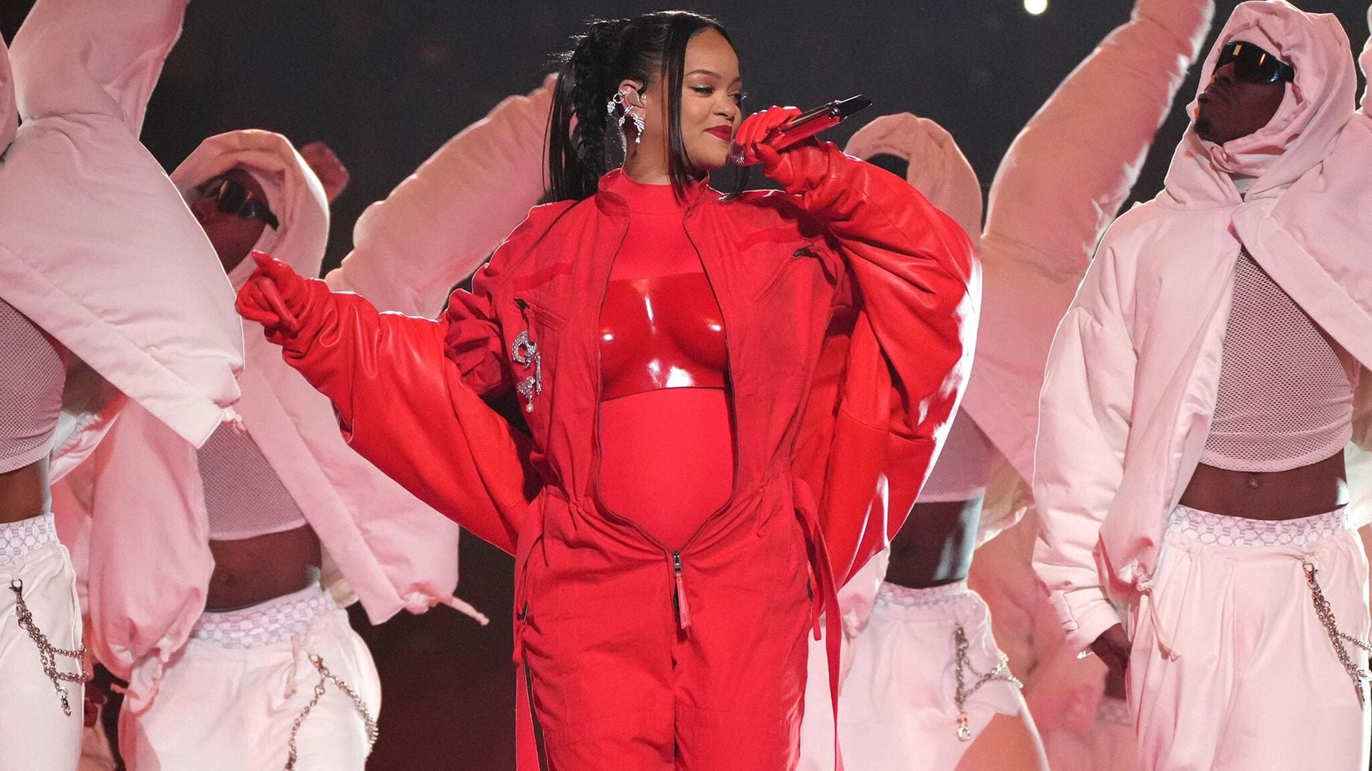 Rihanna ofrece un concierto en la preboda del hijo del hombre más rico de India