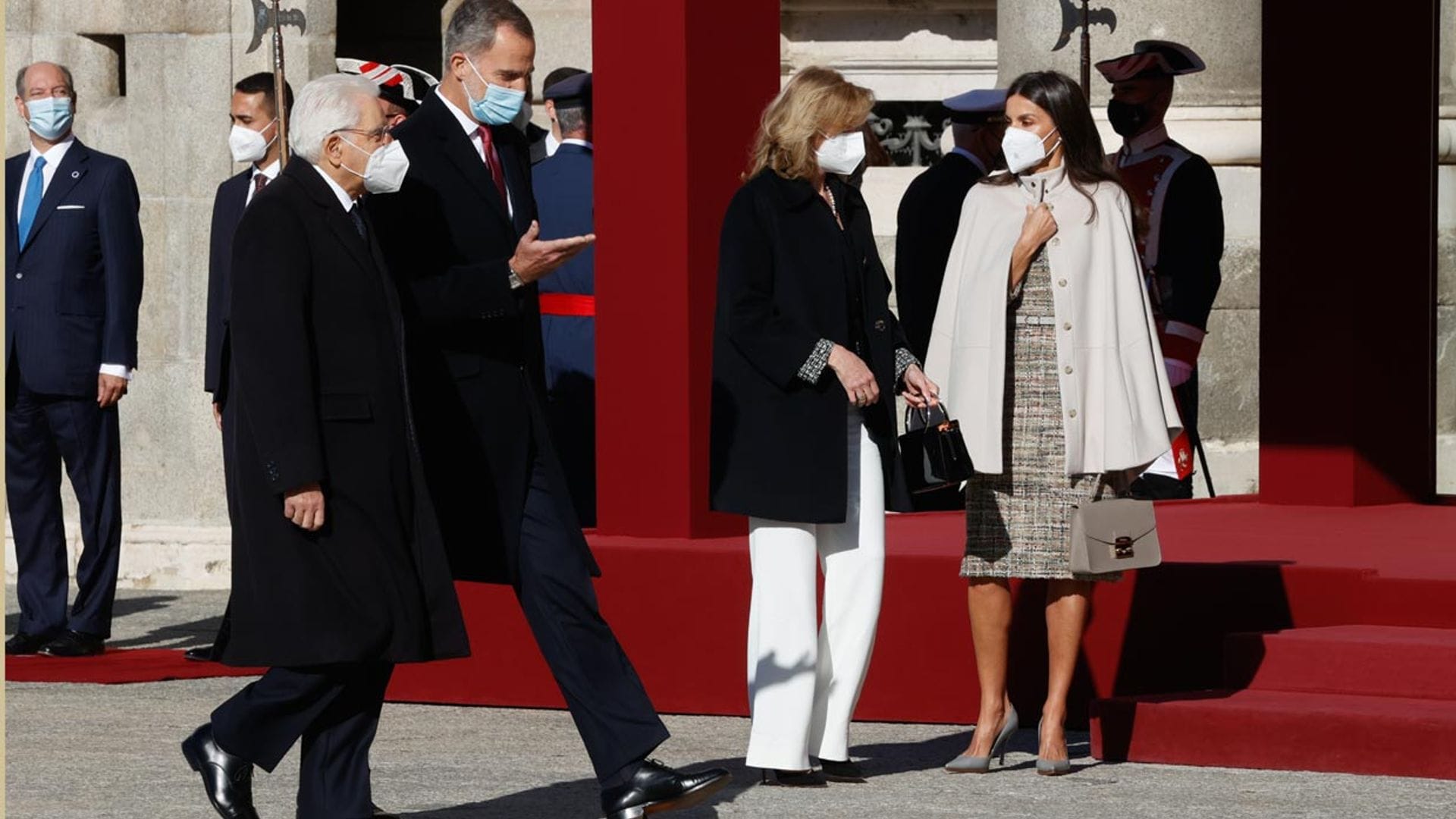 Los reyes Felipe y Letizia reciben con honores al presidente de Italia, Sergio Mattarella, y su hija Laura