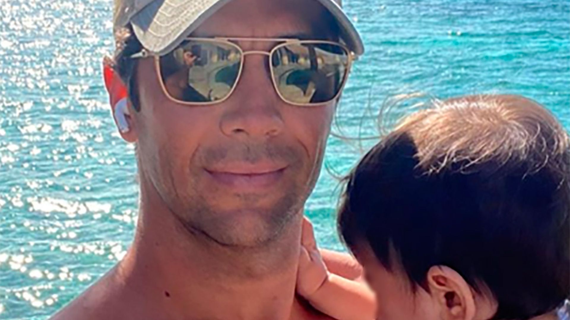 Fernando Verdasco celebra los ochos meses de su bebé con una foto en el paraíso