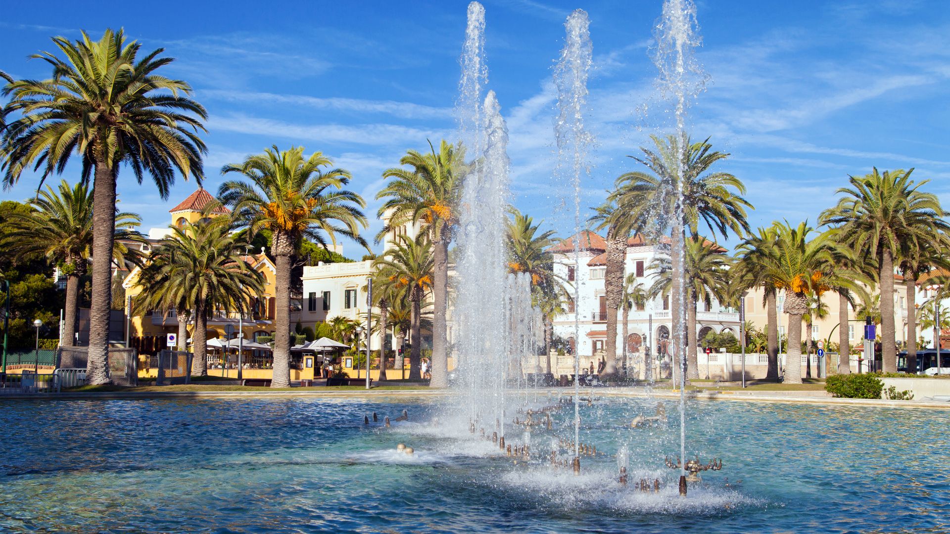 Salou: templos culinarios, paseos por la playa y uno de los mejores parques temáticos de Europa