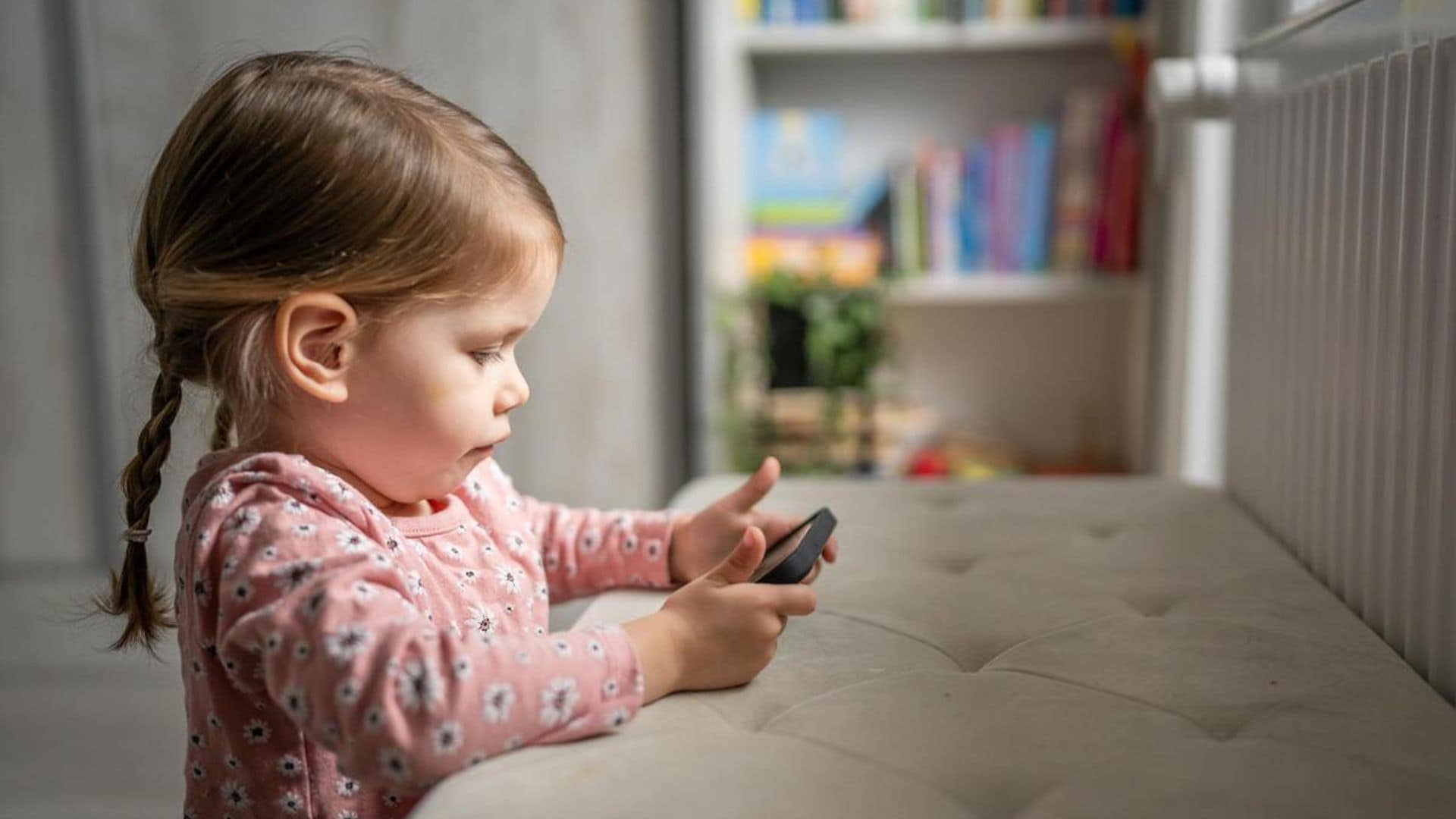 Así afectan las pantallas al pensamiento abstracto del niño