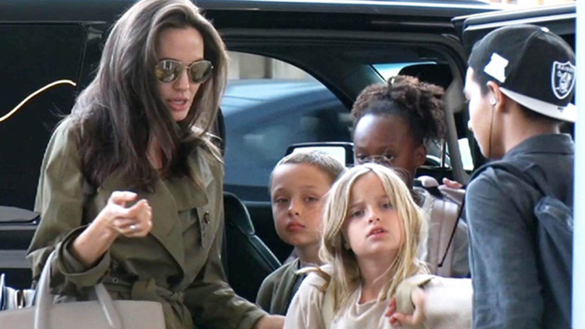 Angelina Jolie celebra el Día del Padre de vacaciones con sus hijos