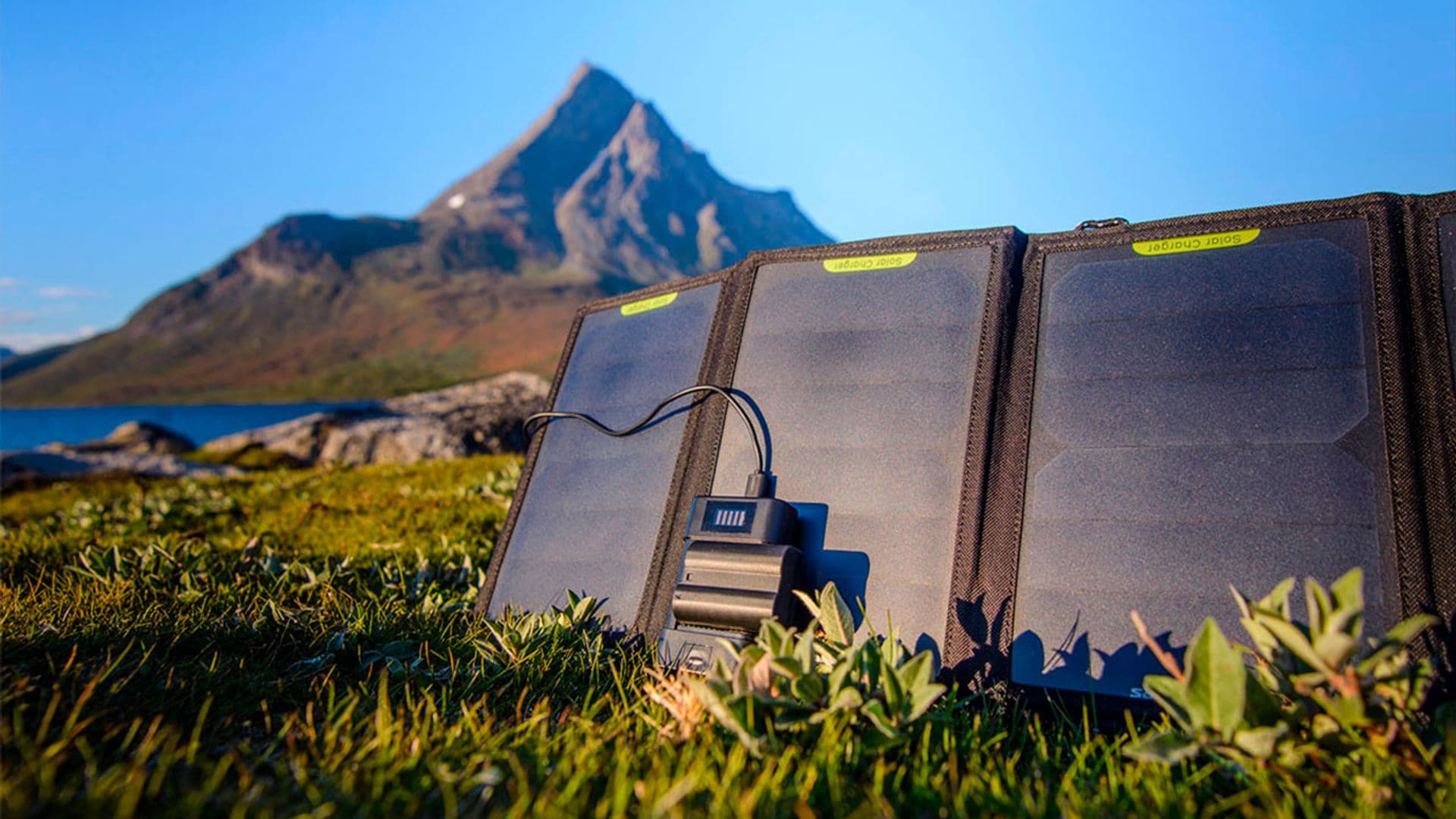 Encuentra batería en todas partes con estos cargadores solares para móviles