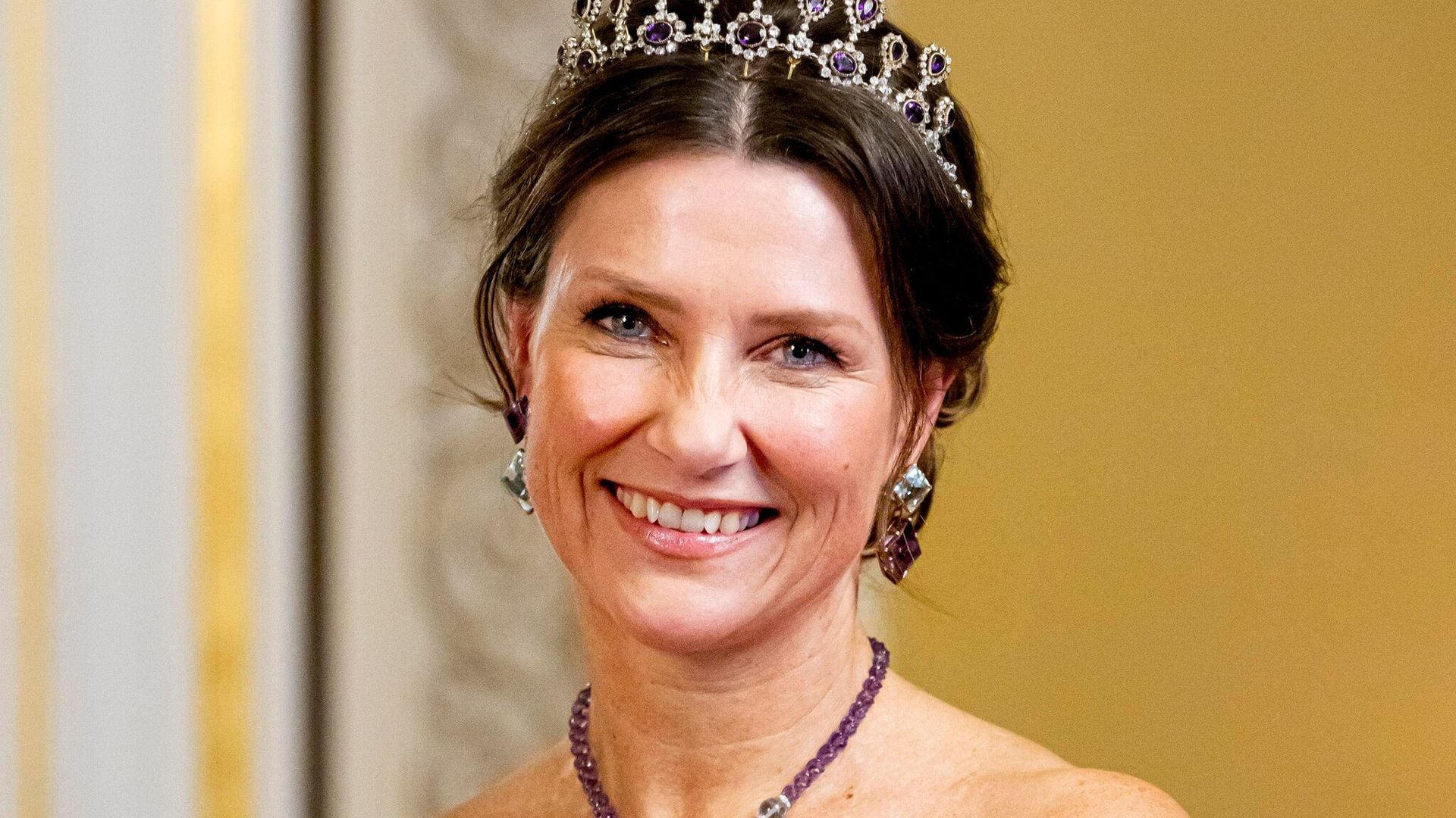 princess m rtha louise of norway to relinquish royal duties 