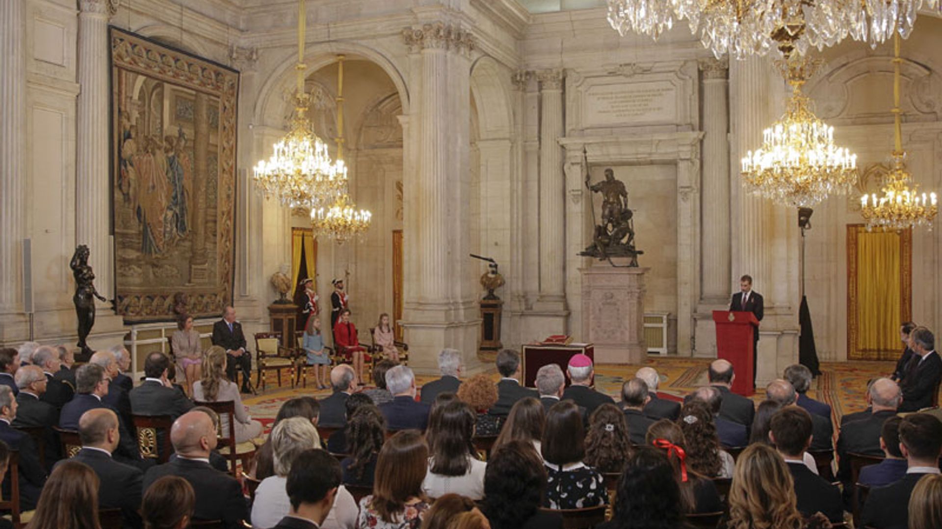 Casi un centenar de invitados, testigos de la imposición del Toisón de Oro a Leonor