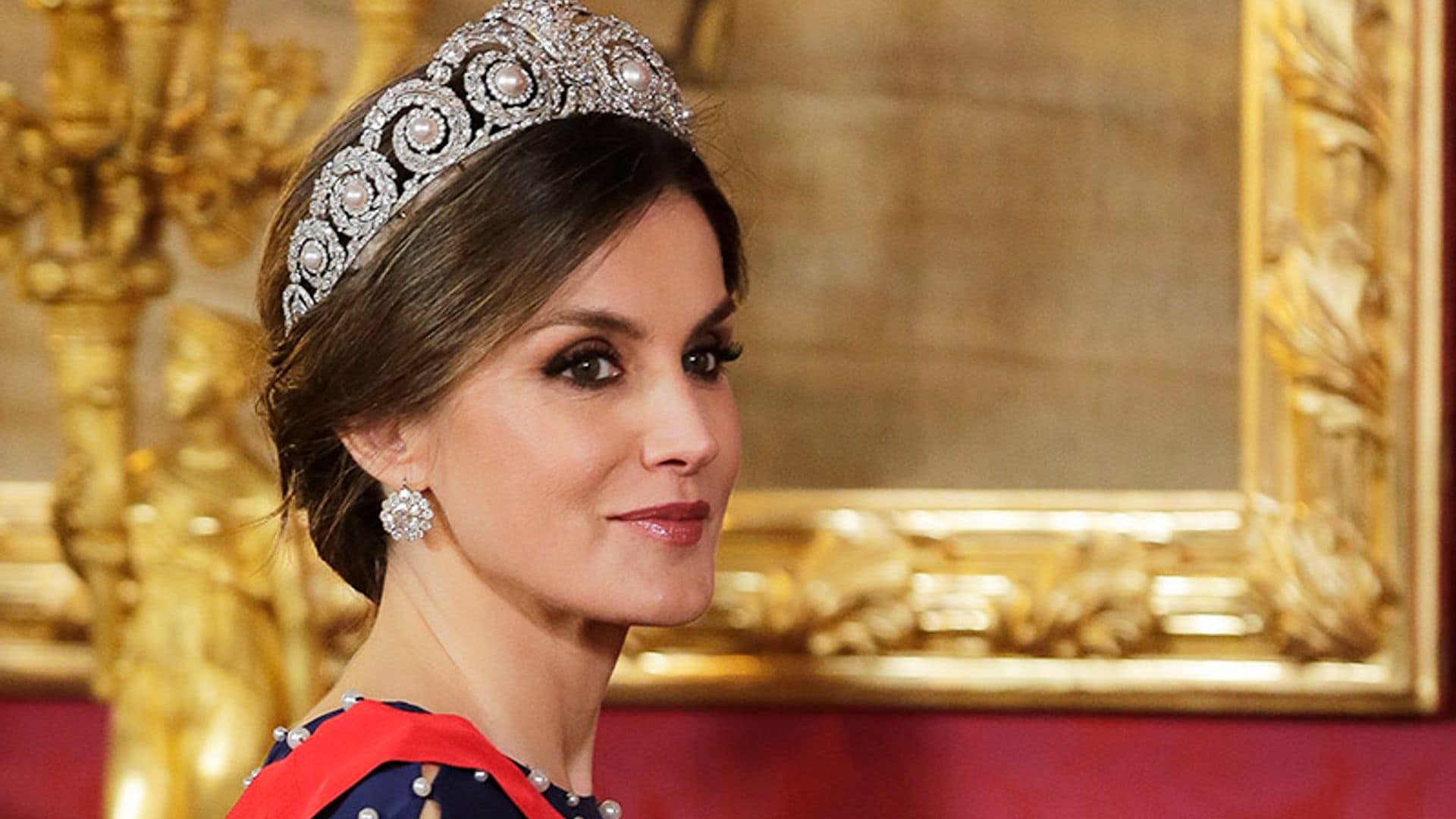 Pestañas postizas, extensiones… ¿Cuál el secreto del maquillaje de la reina Letizia?