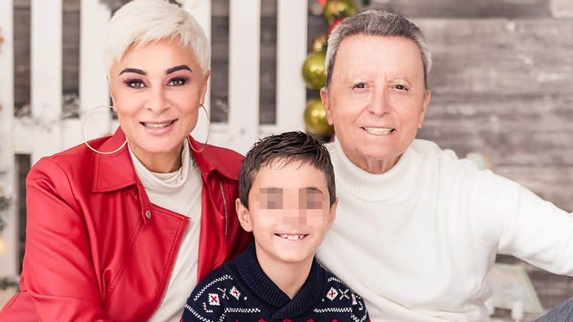 Ana María Aldón y José Ortega Cano felicitan la Navidad con su posado más familiar