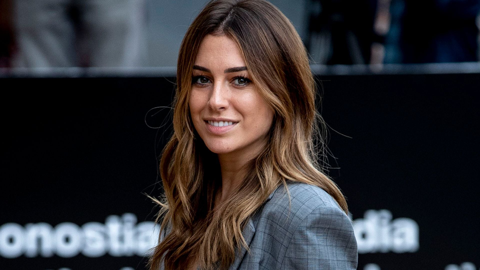 Blanca Suárez y María Pedraza revolucionan la alfombra roja ¡con zapatillas de deporte!