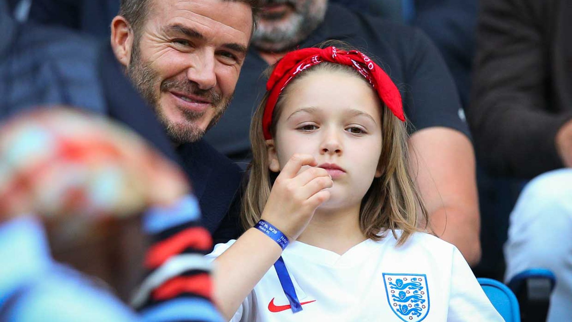 La curiosa fascinación de Harper Beckham por las bandanas