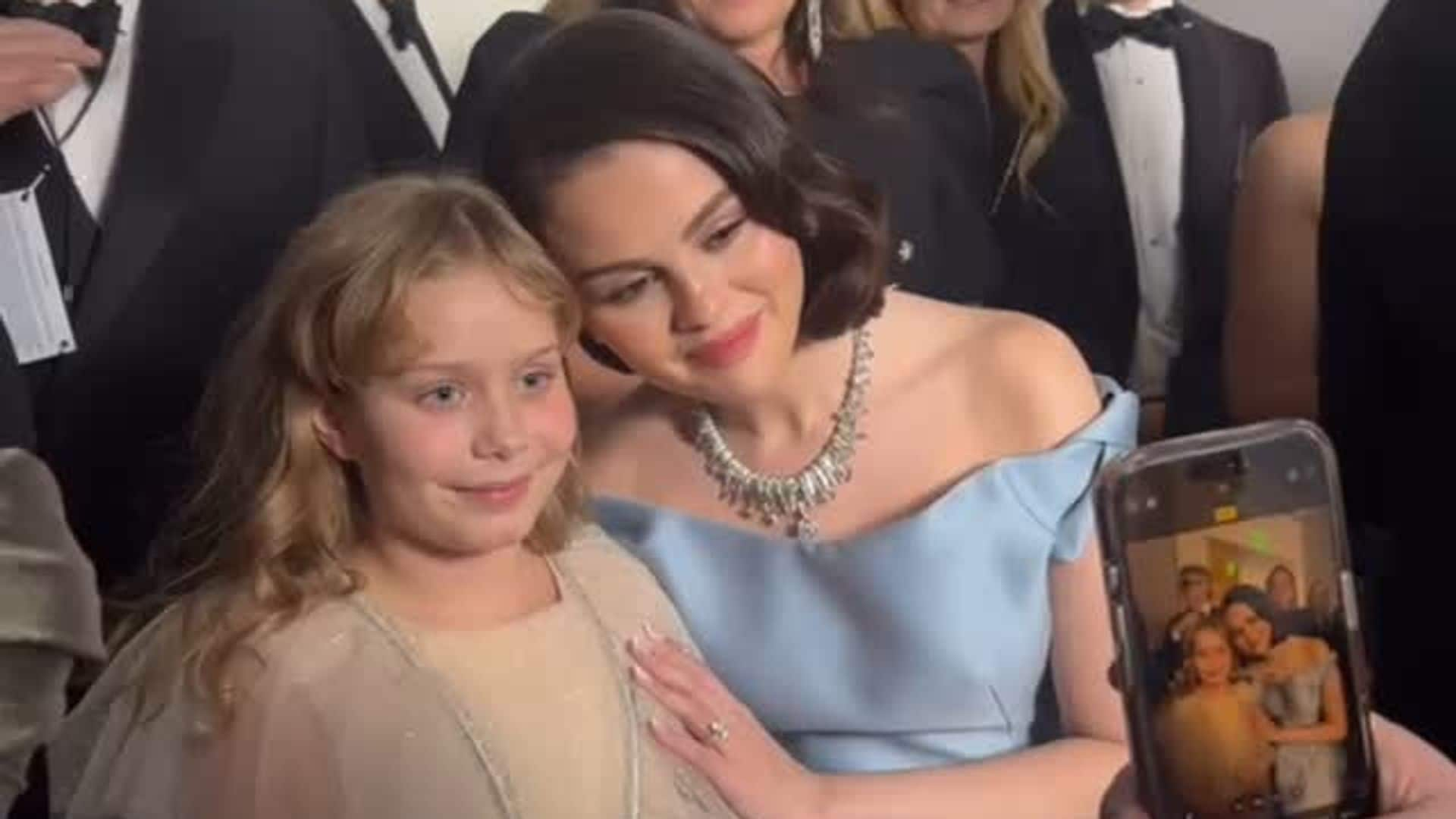 Selena Gomez y su lindo gesto con Ada, la hija de Brady Corbet, ganador en los Golden Globes